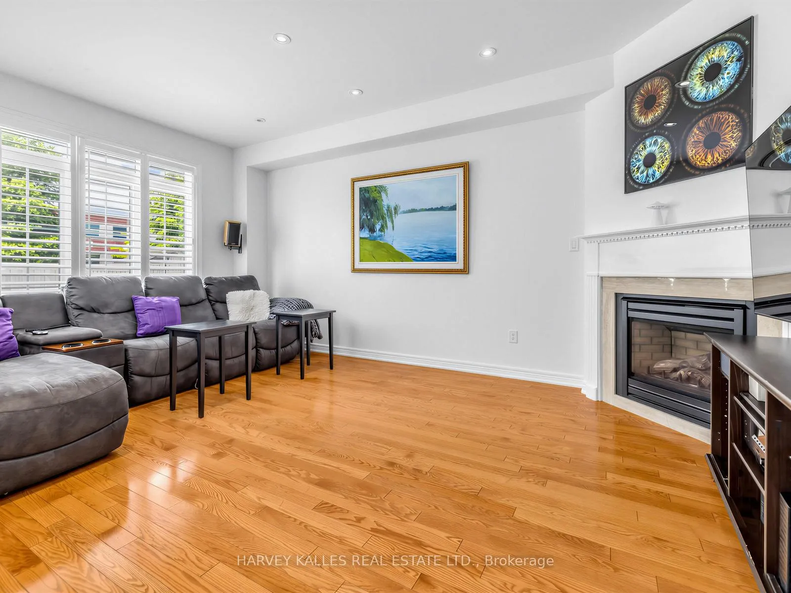 Photo 13 of 28 Southvale Drive, Vaughan, Patterson — HOMEH