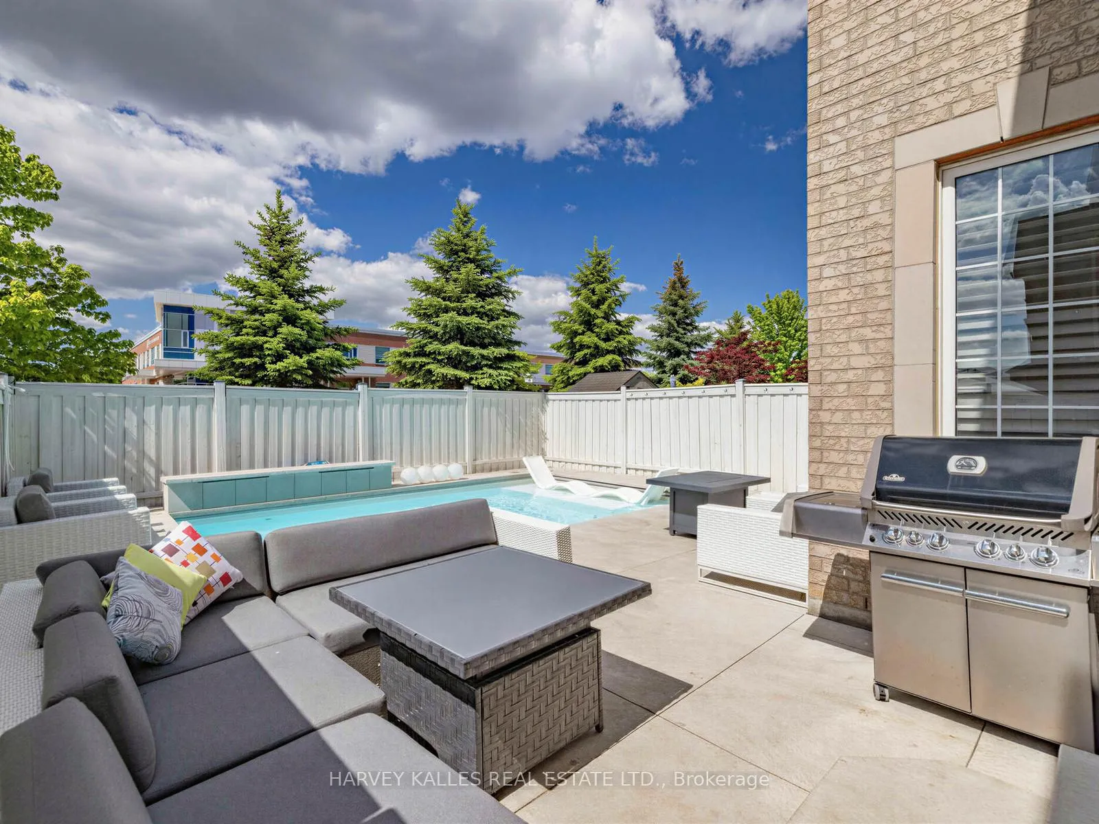 Photo 29 of 28 Southvale Drive, Vaughan, Patterson — HOMEH