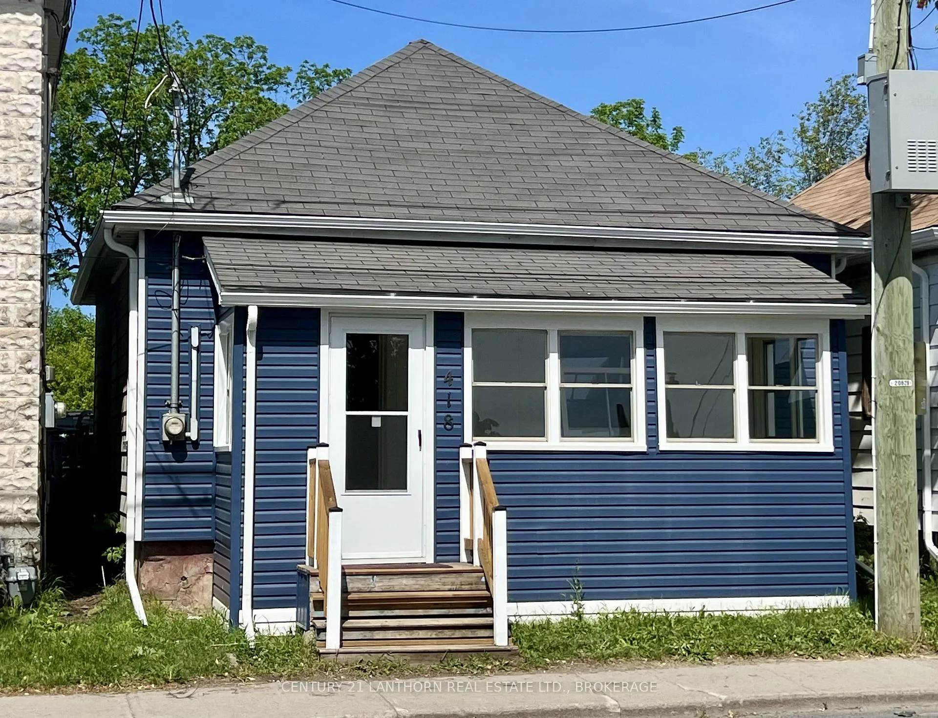 Front of 418 Montreal Street