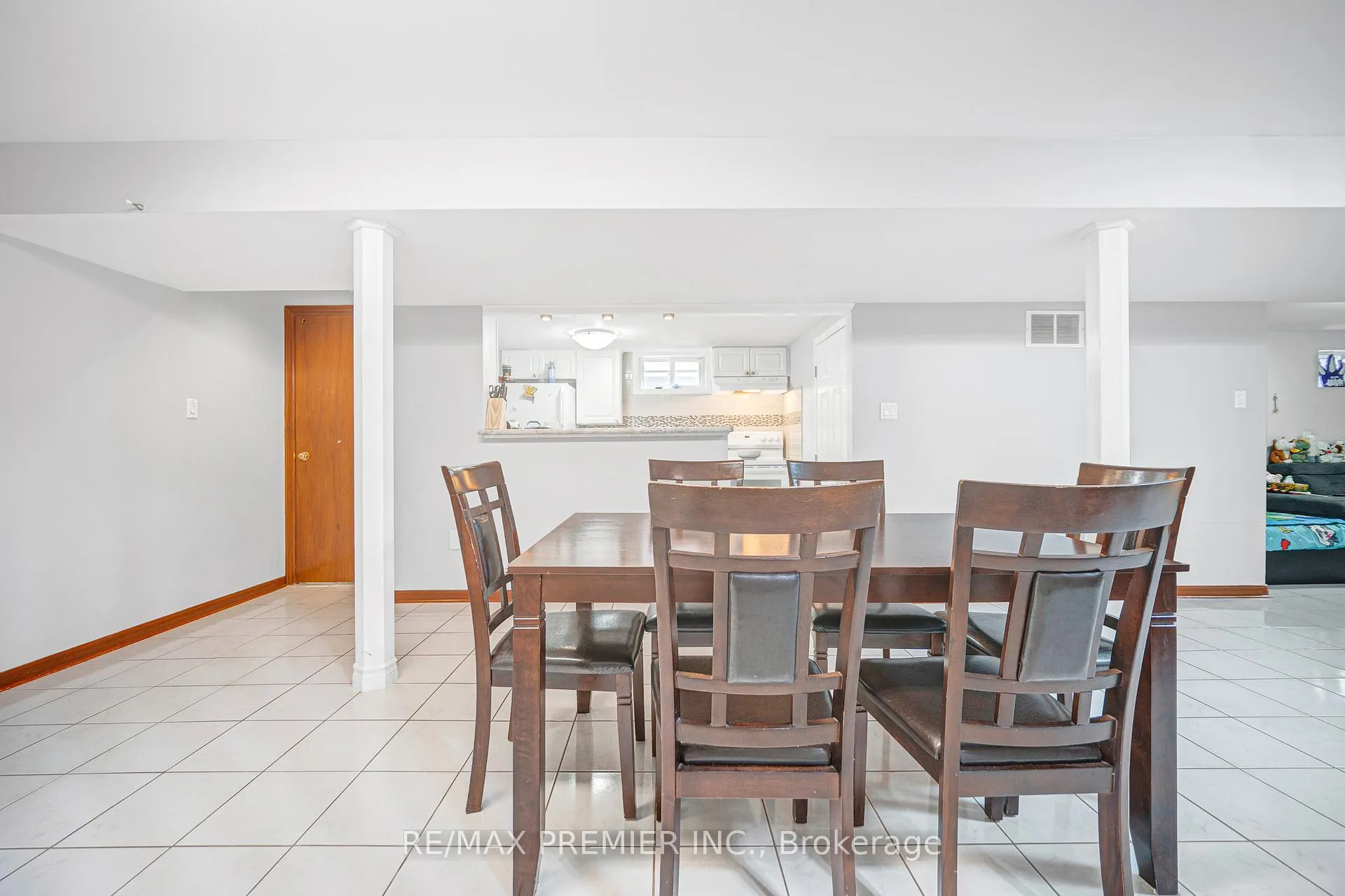 Photo 15 of Unit Bsmt, 23 Kaiser Drive, Vaughan, West Woodbridge — HOMEH