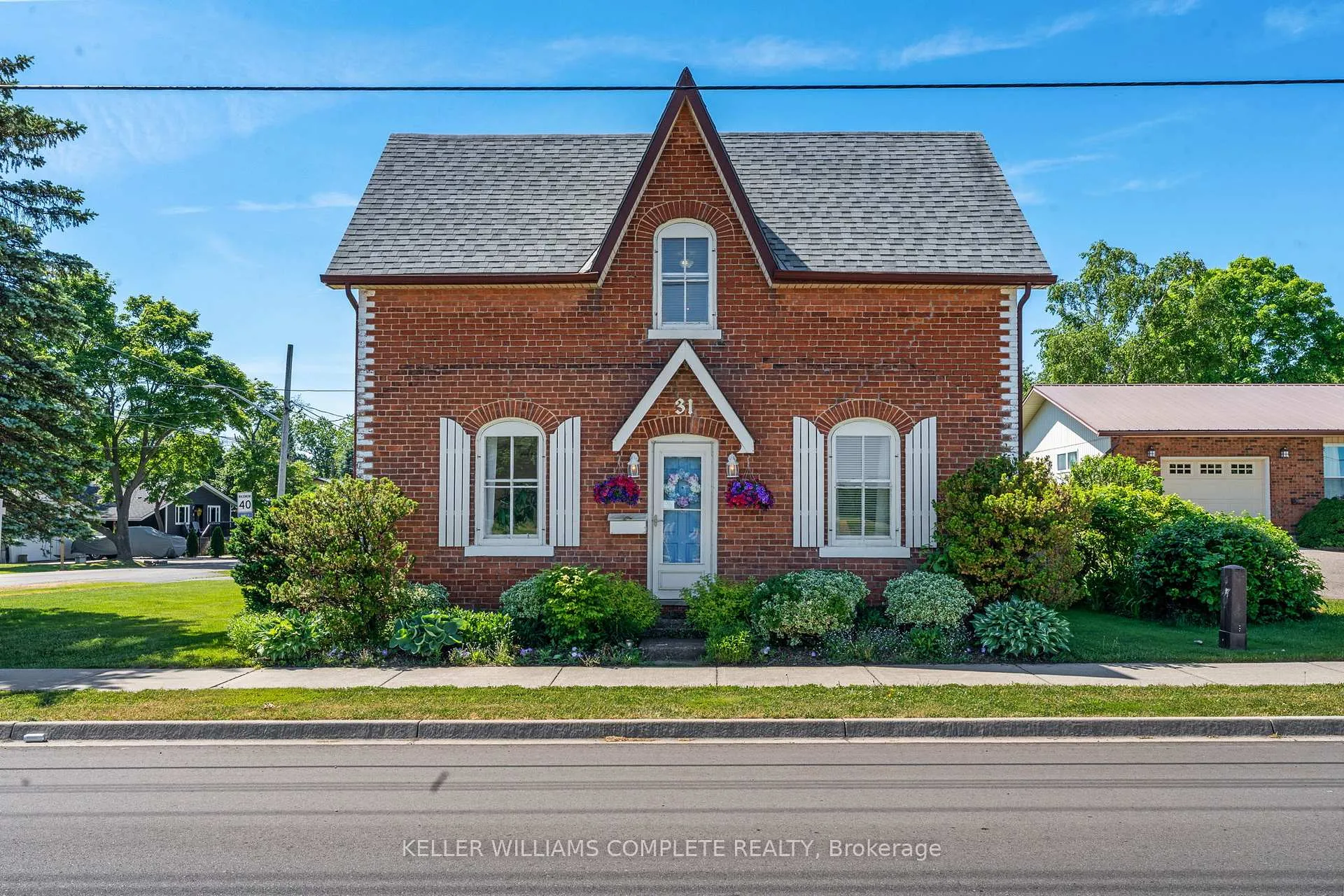 Front of 31 Talbot Street W