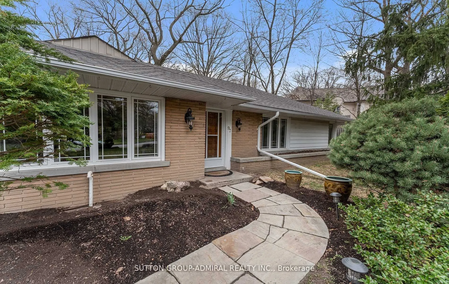 Photo 2 of 97 Valecrest Drive, Etobicoke, Edenbridge-Humber Valley — HOMEH