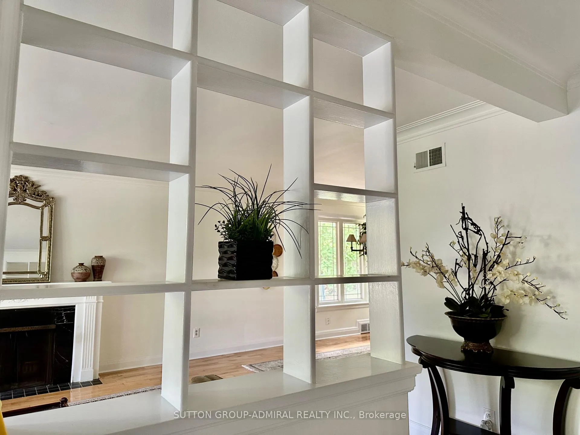 Photo 3 of 97 Valecrest Drive, Etobicoke, Edenbridge-Humber Valley — HOMEH