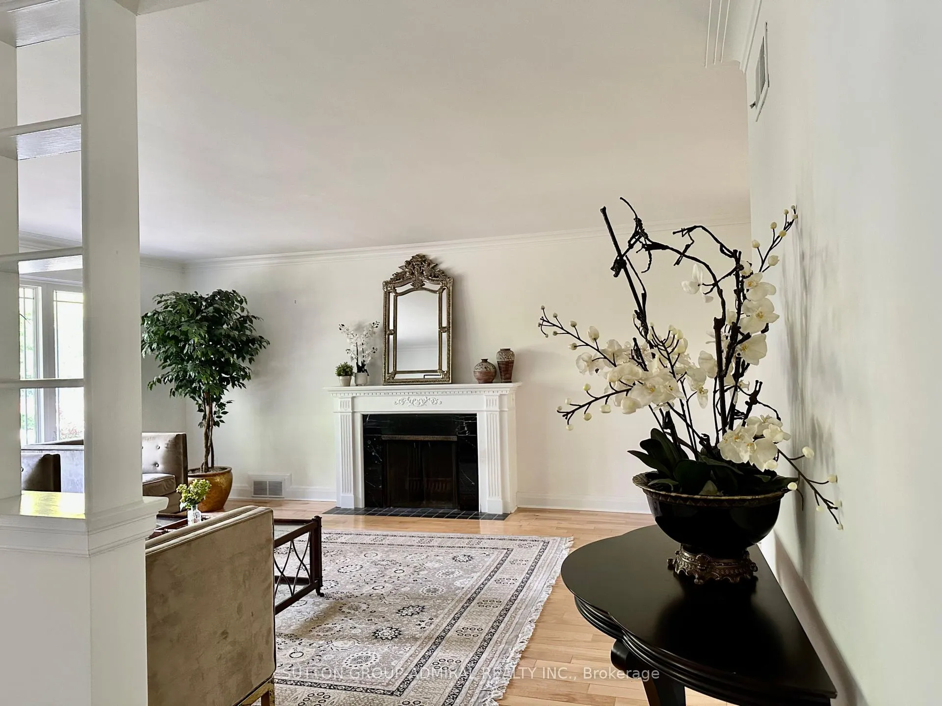 Photo 4 of 97 Valecrest Drive, Etobicoke, Edenbridge-Humber Valley — HOMEH