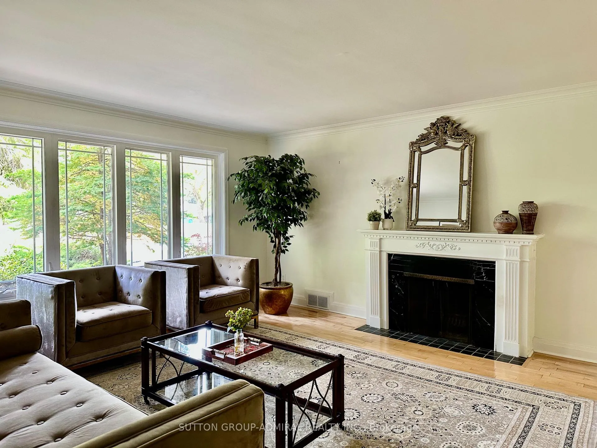 Photo 5 of 97 Valecrest Drive, Etobicoke, Edenbridge-Humber Valley — HOMEH