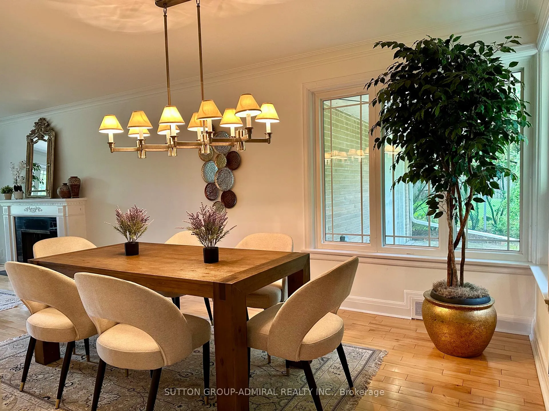 Photo 10 of 97 Valecrest Drive, Etobicoke, Edenbridge-Humber Valley — HOMEH