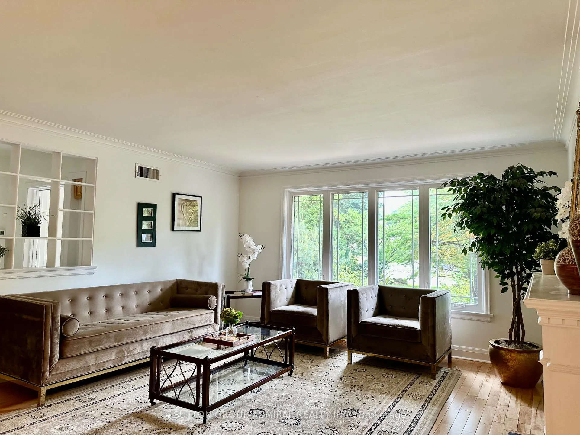Photo 12 of 97 Valecrest Drive, Etobicoke, Edenbridge-Humber Valley — HOMEH