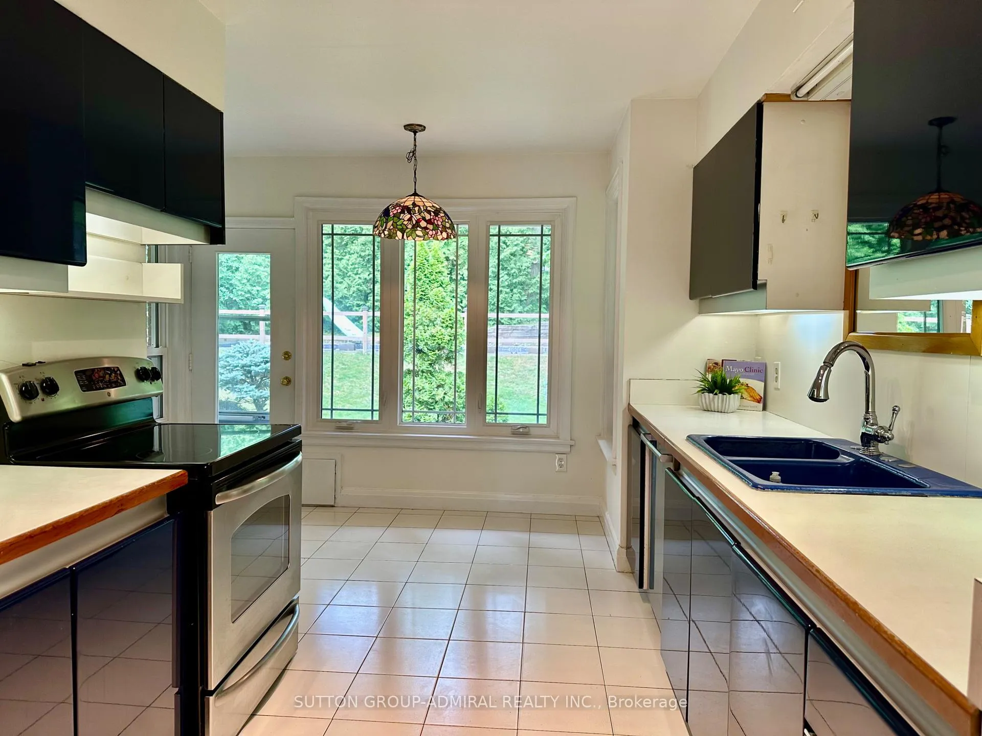 Photo 13 of 97 Valecrest Drive, Etobicoke, Edenbridge-Humber Valley — HOMEH