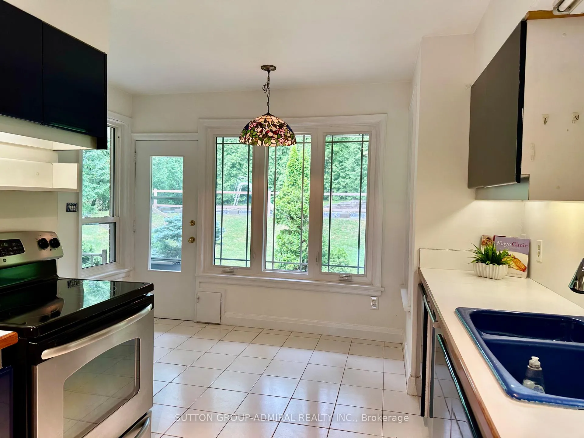 Photo 18 of 97 Valecrest Drive, Etobicoke, Edenbridge-Humber Valley — HOMEH
