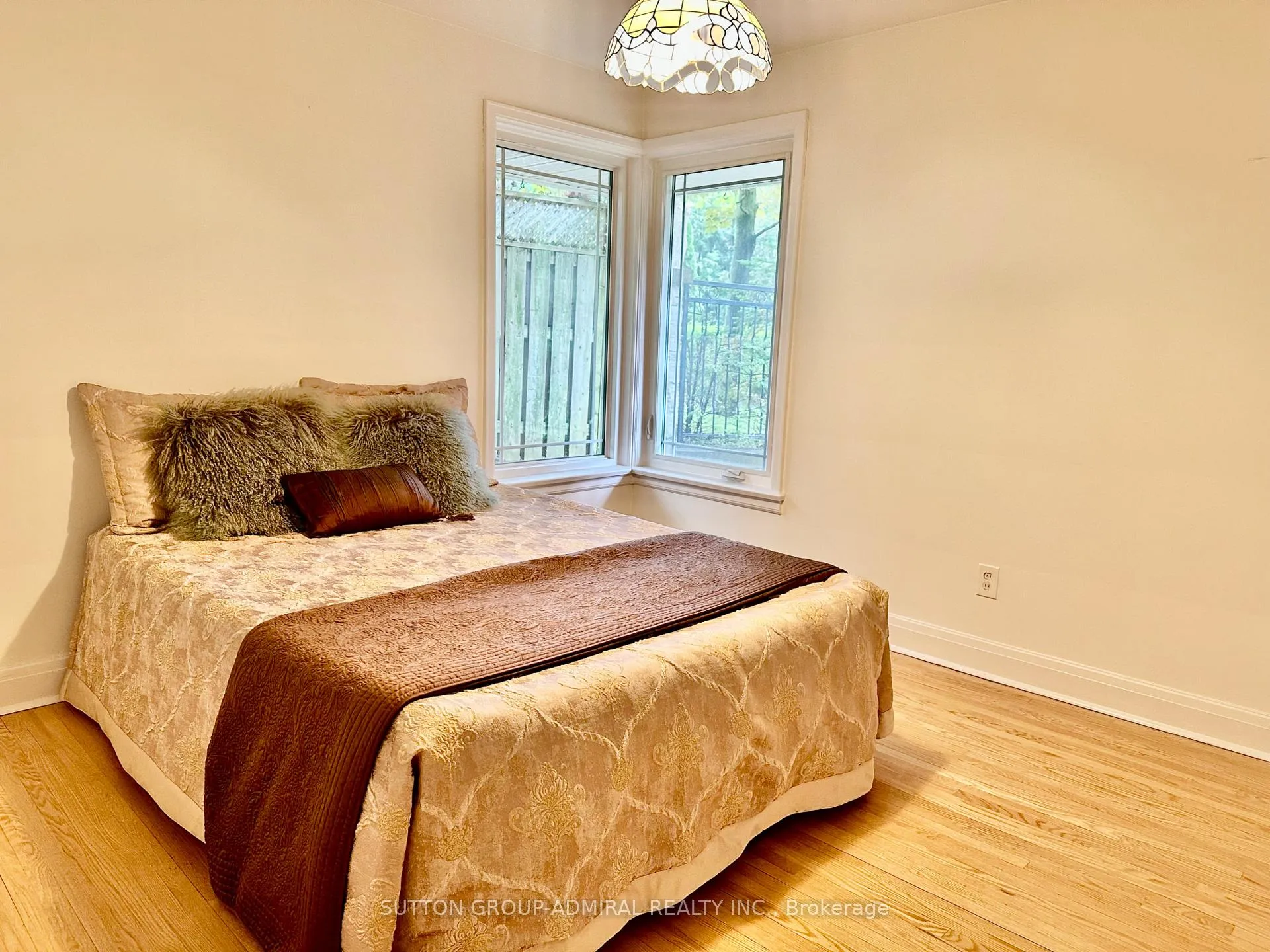 Photo 19 of 97 Valecrest Drive, Etobicoke, Edenbridge-Humber Valley — HOMEH