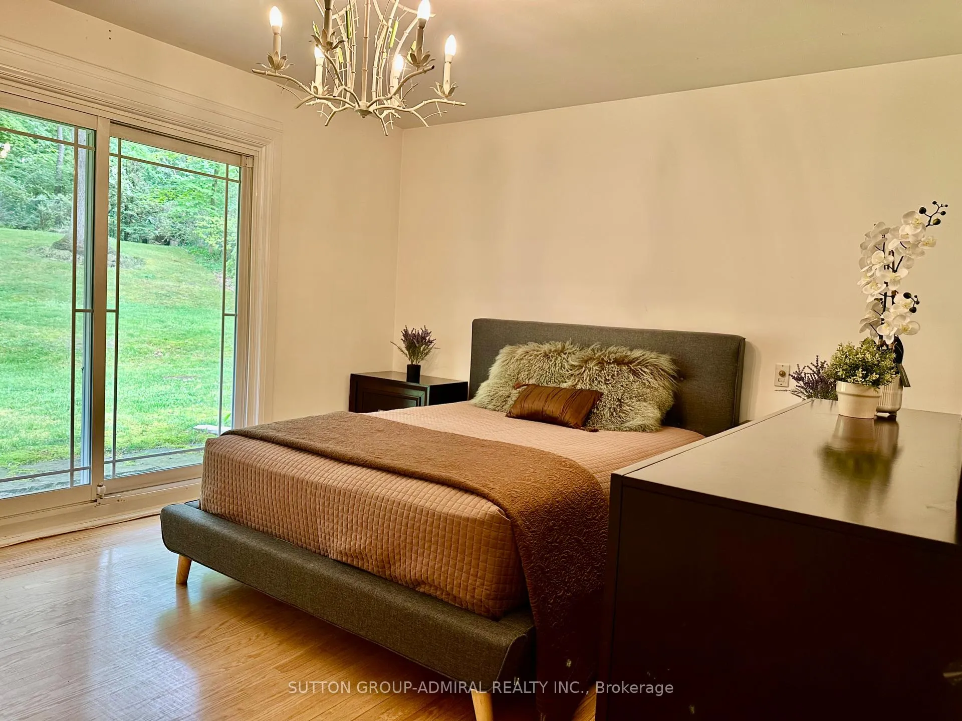 Photo 24 of 97 Valecrest Drive, Etobicoke, Edenbridge-Humber Valley — HOMEH