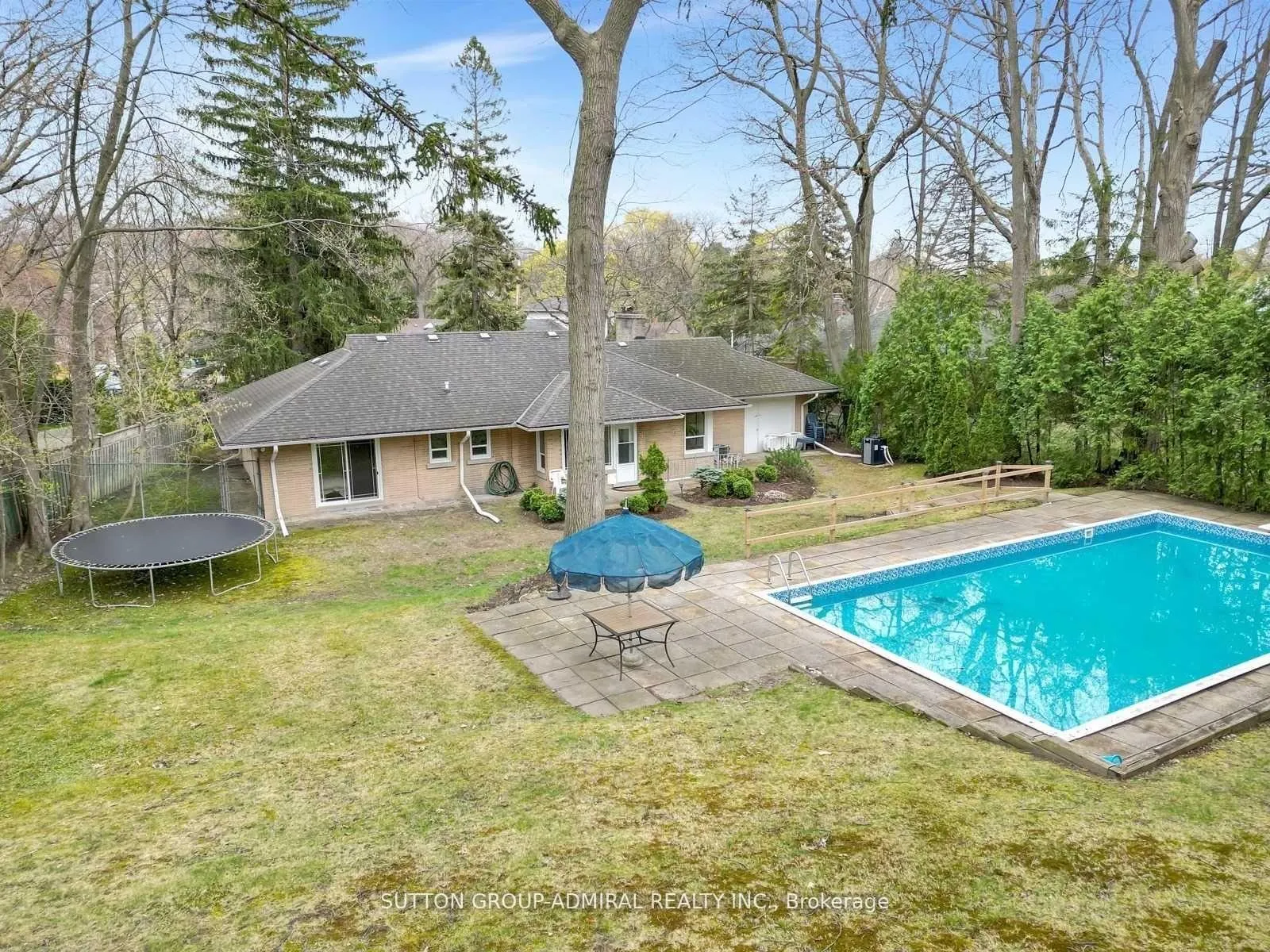 Photo 29 of 97 Valecrest Drive, Etobicoke, Edenbridge-Humber Valley — HOMEH