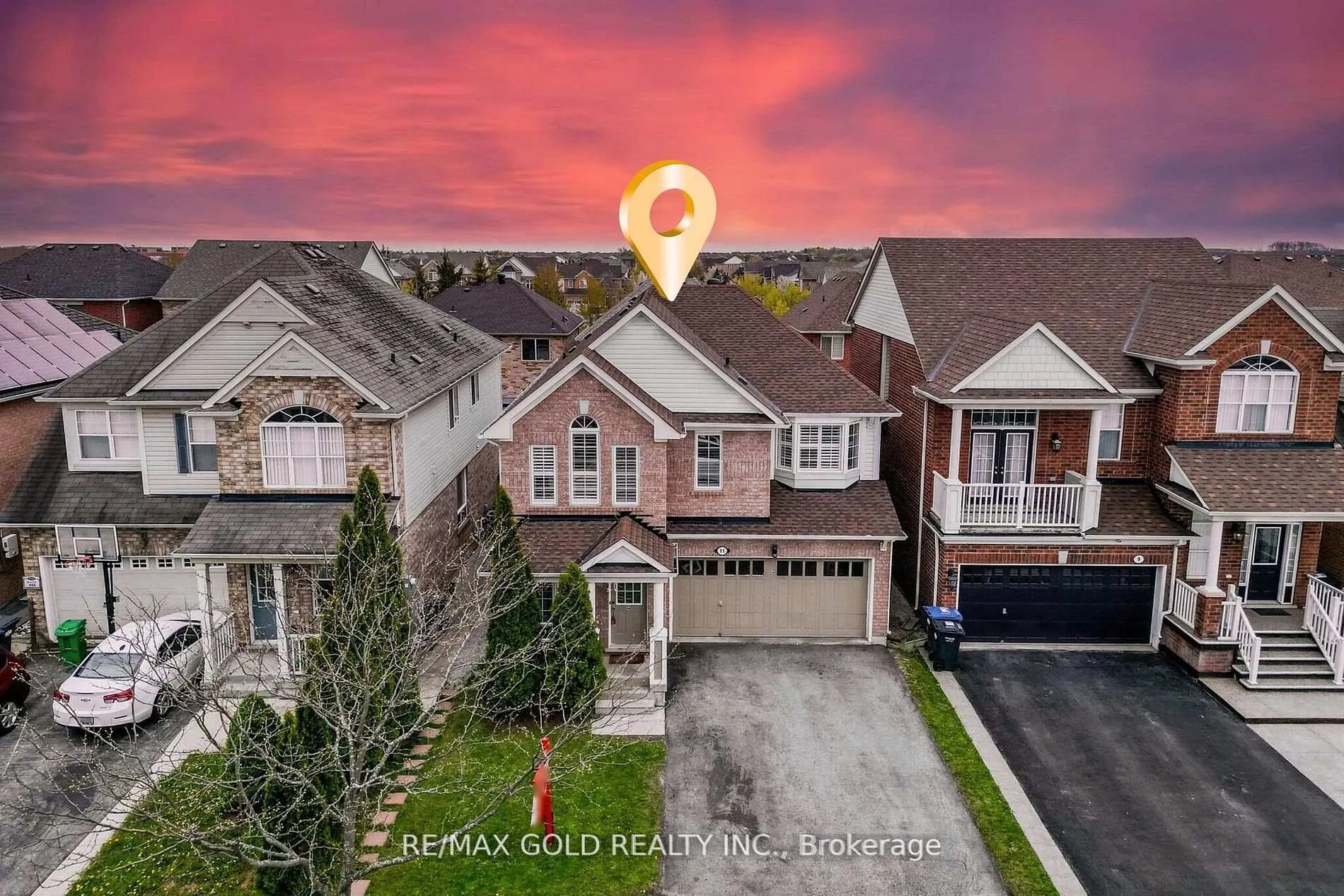 Photo 2 of 11 Ponymeadow Way, Brampton, Credit Valley — HOMEH
