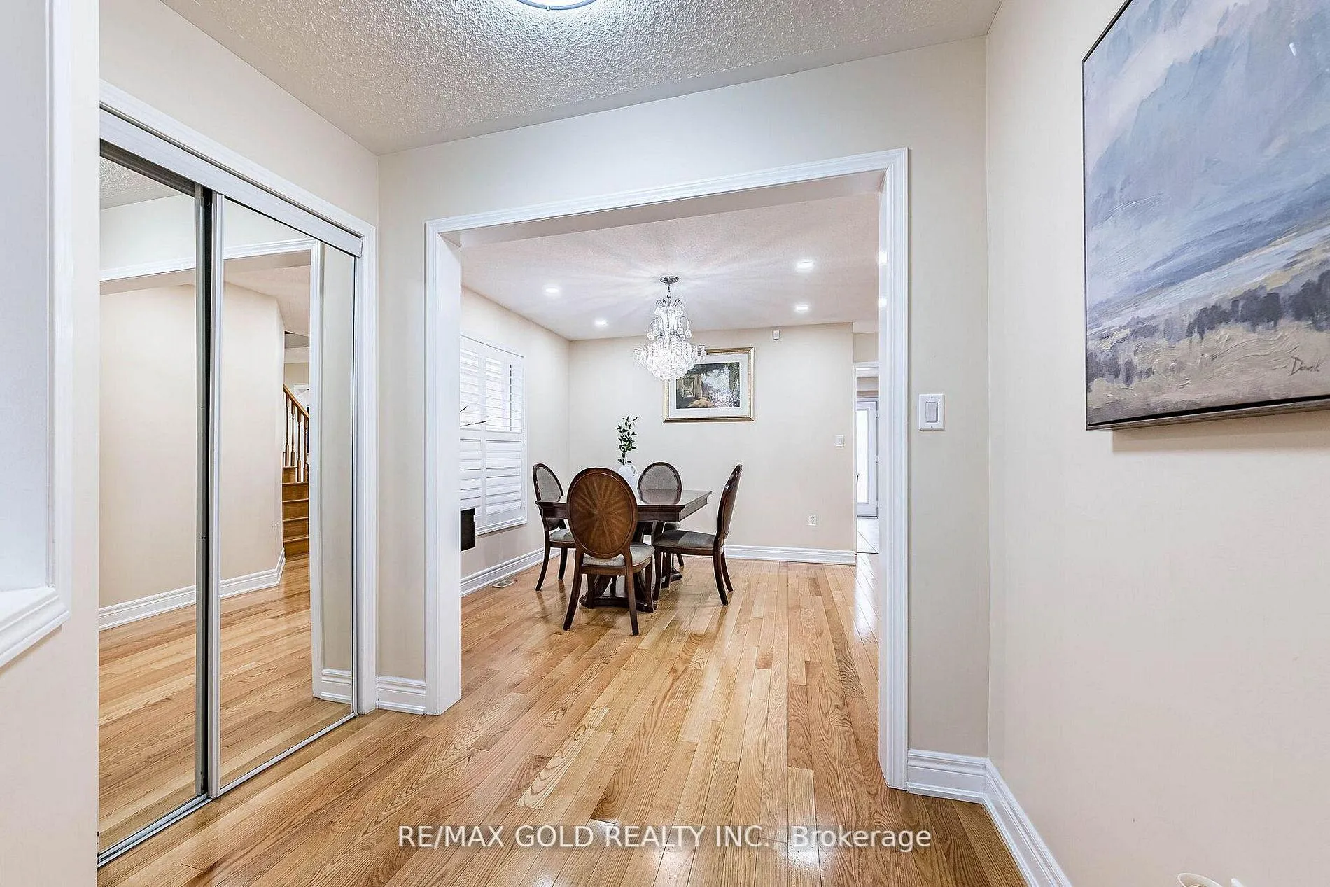 Photo 3 of 11 Ponymeadow Way, Brampton, Credit Valley — HOMEH