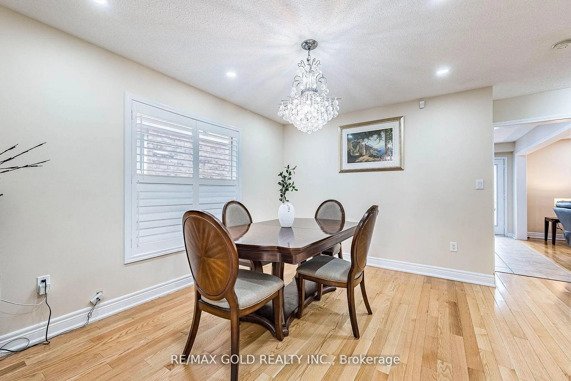 Photo 5 of 11 Ponymeadow Way, Brampton, Credit Valley — HOMEH