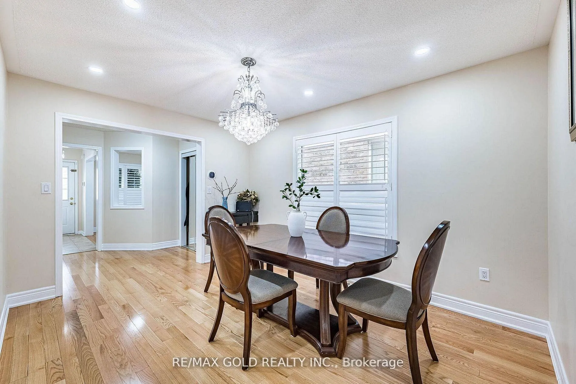 Photo 6 of 11 Ponymeadow Way, Brampton, Credit Valley — HOMEH