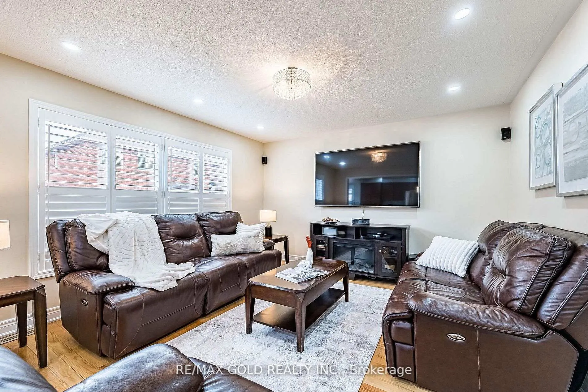 Photo 8 of 11 Ponymeadow Way, Brampton, Credit Valley — HOMEH