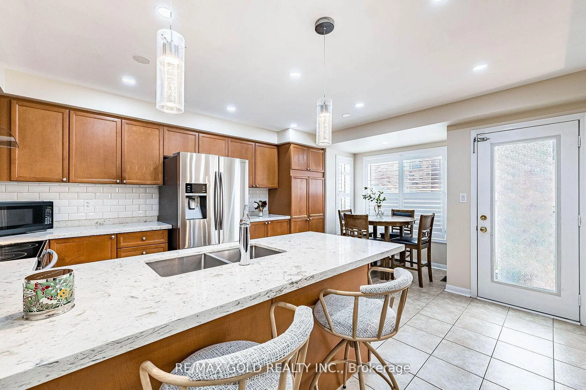 Photo 9 of 11 Ponymeadow Way, Brampton, Credit Valley — HOMEH