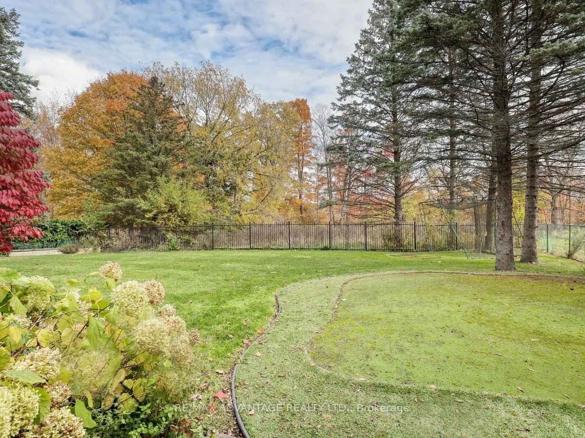 Photo 4 of 110 Whiteacres Drive, London, North F — HOMEH