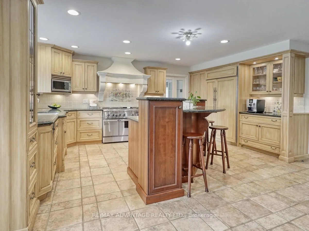 Photo 9 of 110 Whiteacres Drive, London, North F — HOMEH