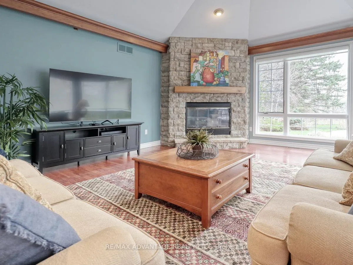 Photo 15 of 110 Whiteacres Drive, London, North F — HOMEH