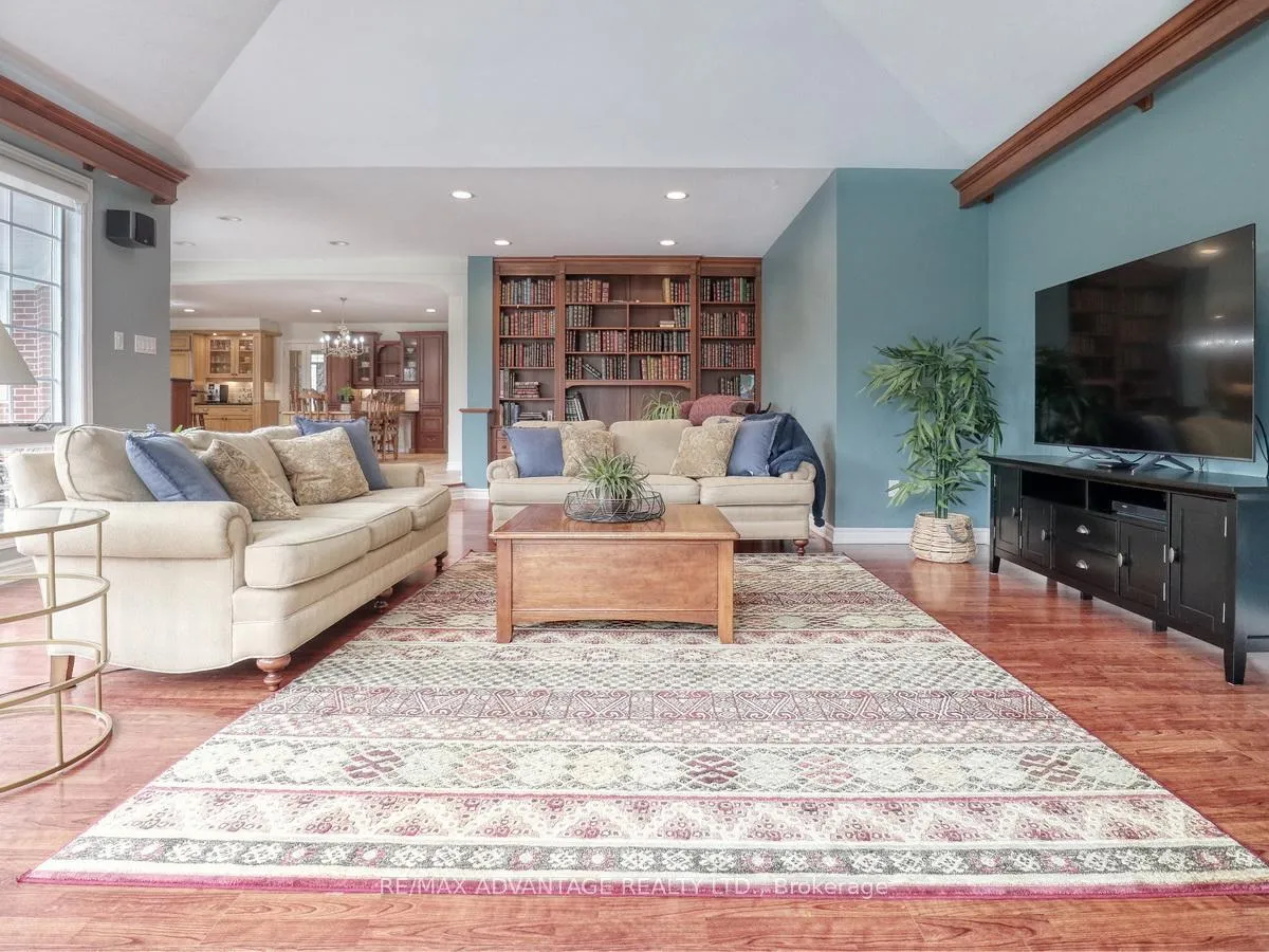Photo 16 of 110 Whiteacres Drive, London, North F — HOMEH