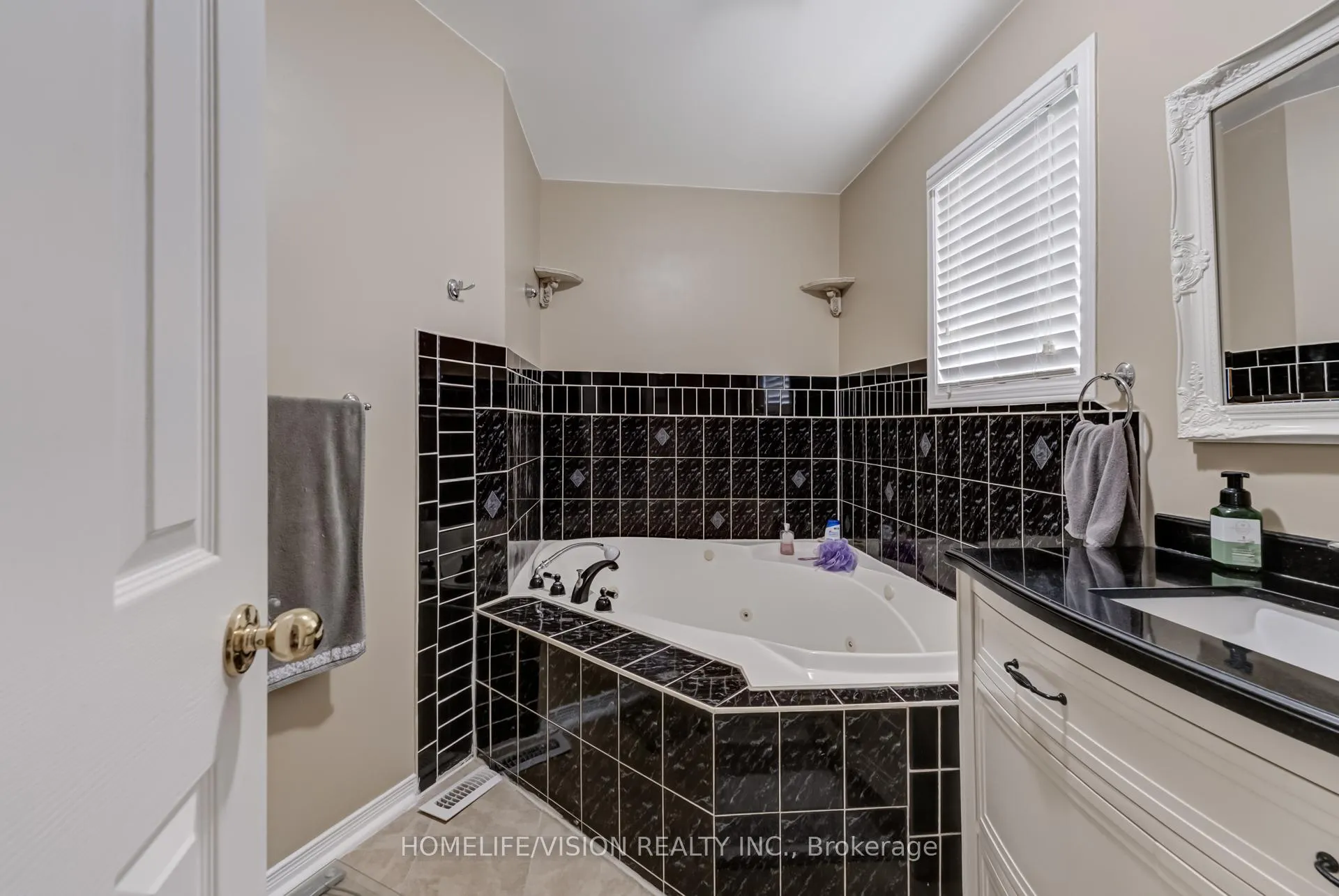 Photo 20 of 55 Etherington Crescent, Barrie, West Bayfield — HOMEH