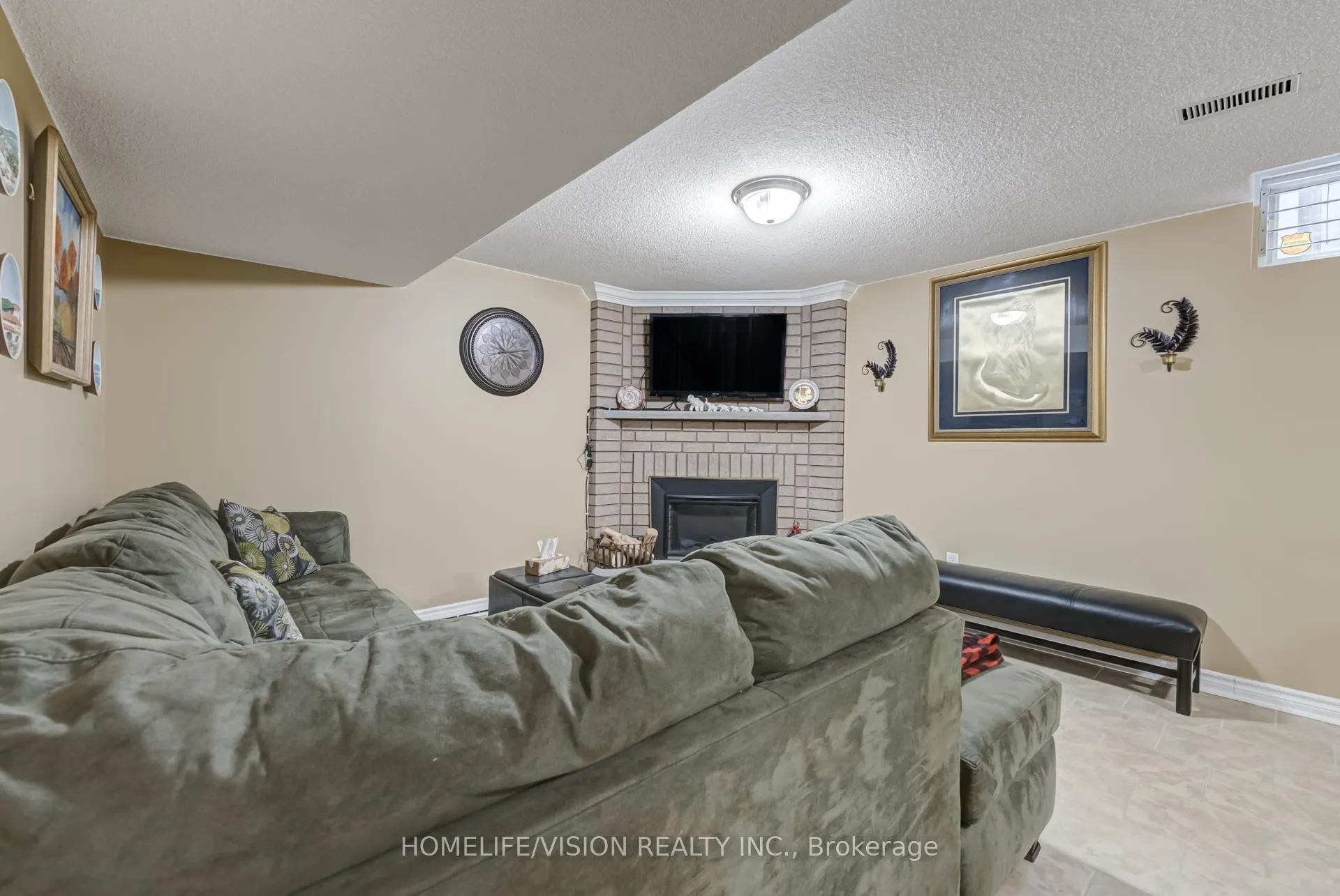 Photo 37 of 55 Etherington Crescent, Barrie, West Bayfield — HOMEH