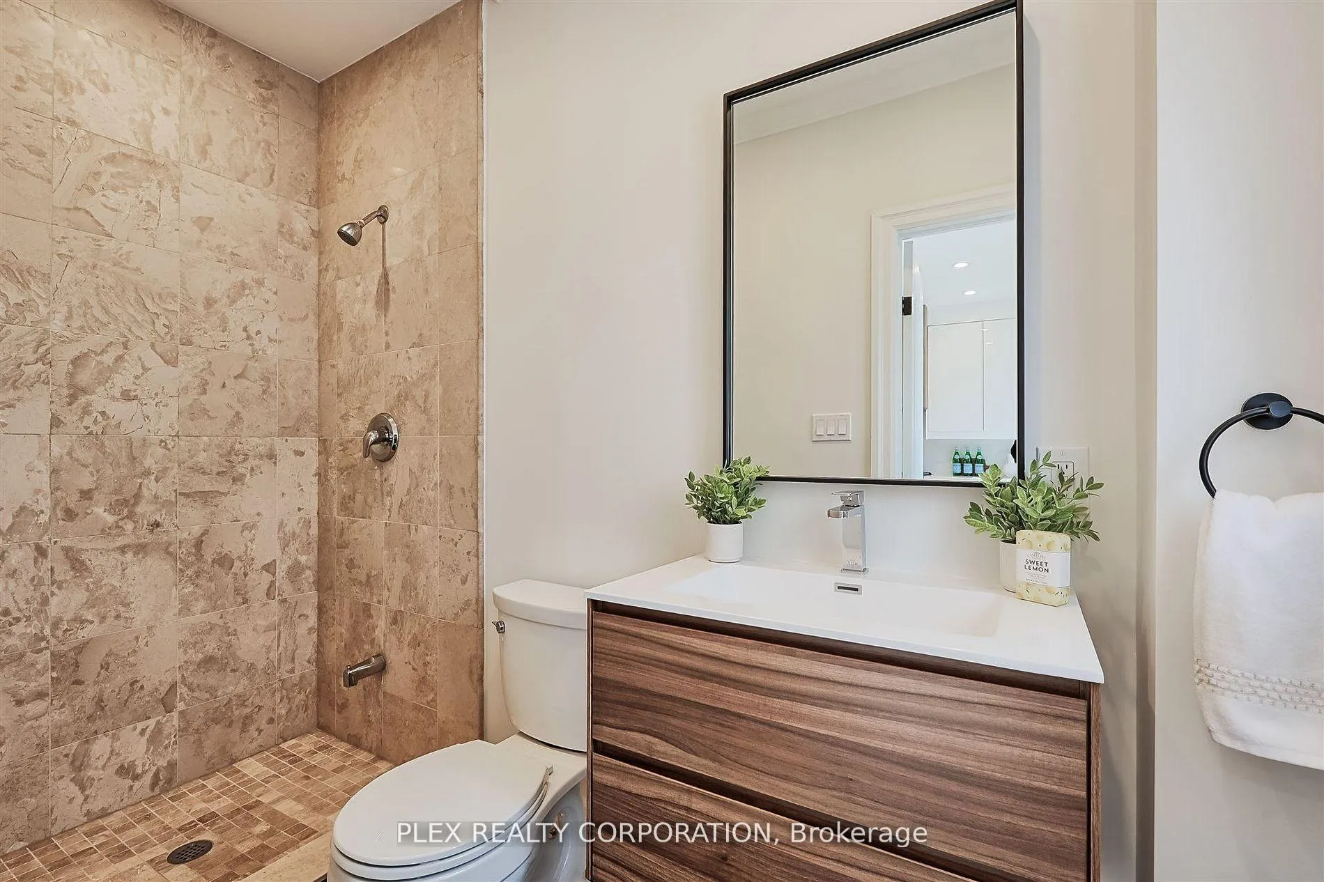 Photo 13 of 121 Virginia Avenue, Toronto, Danforth Village-East York — HOMEH