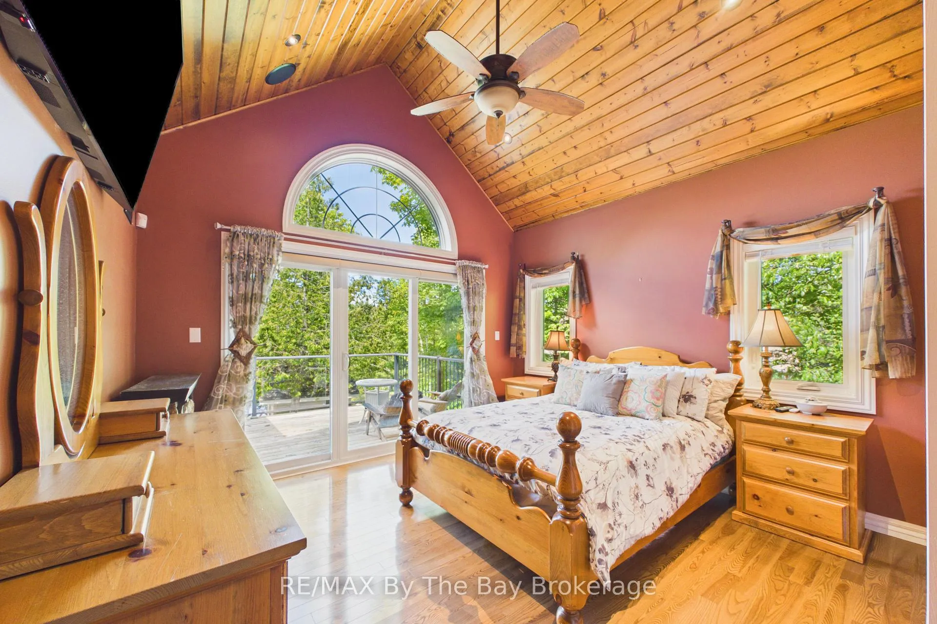 Photo 16 of 61 Mckellar Lake Road, McKellar — HOMEH