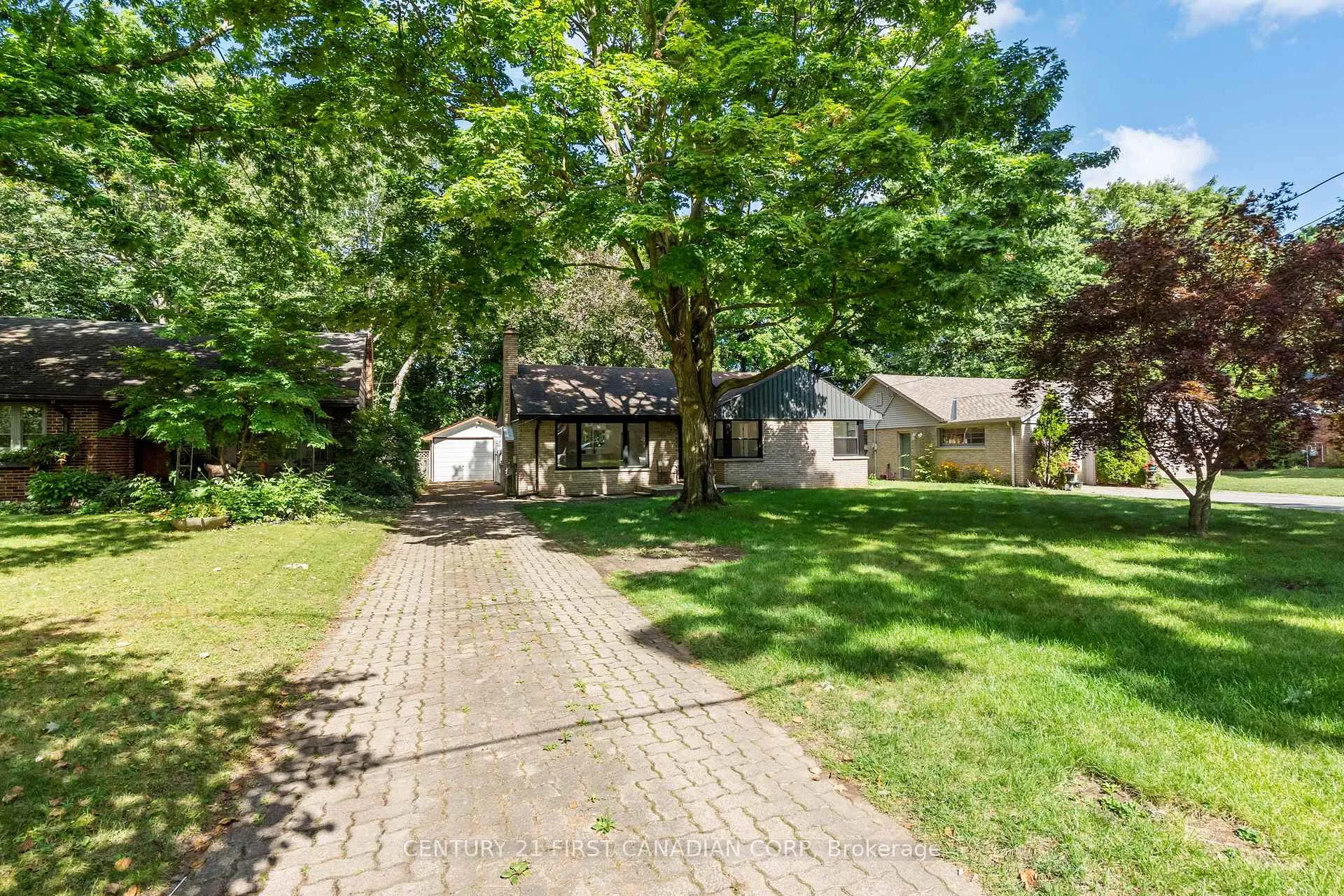 Photo 2 of 32 Braemar Crescent, London, North N — HOMEH