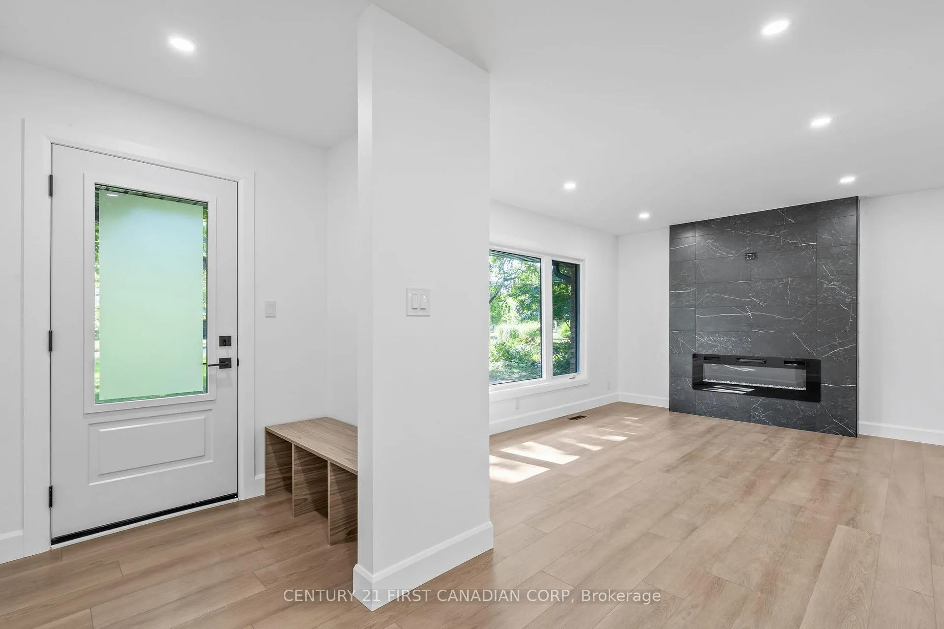 Photo 6 of 32 Braemar Crescent, London, North N — HOMEH