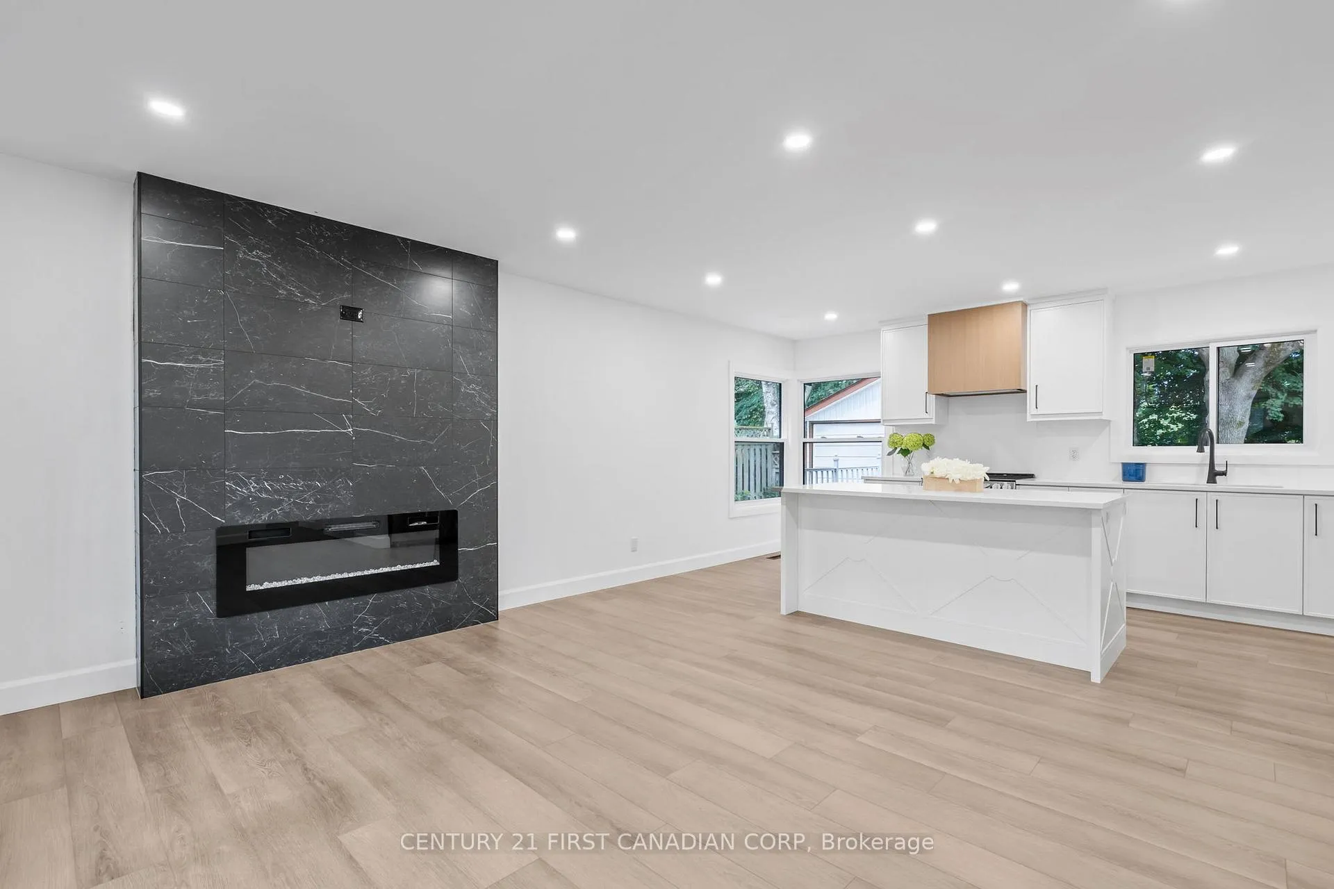 Photo 7 of 32 Braemar Crescent, London, North N — HOMEH