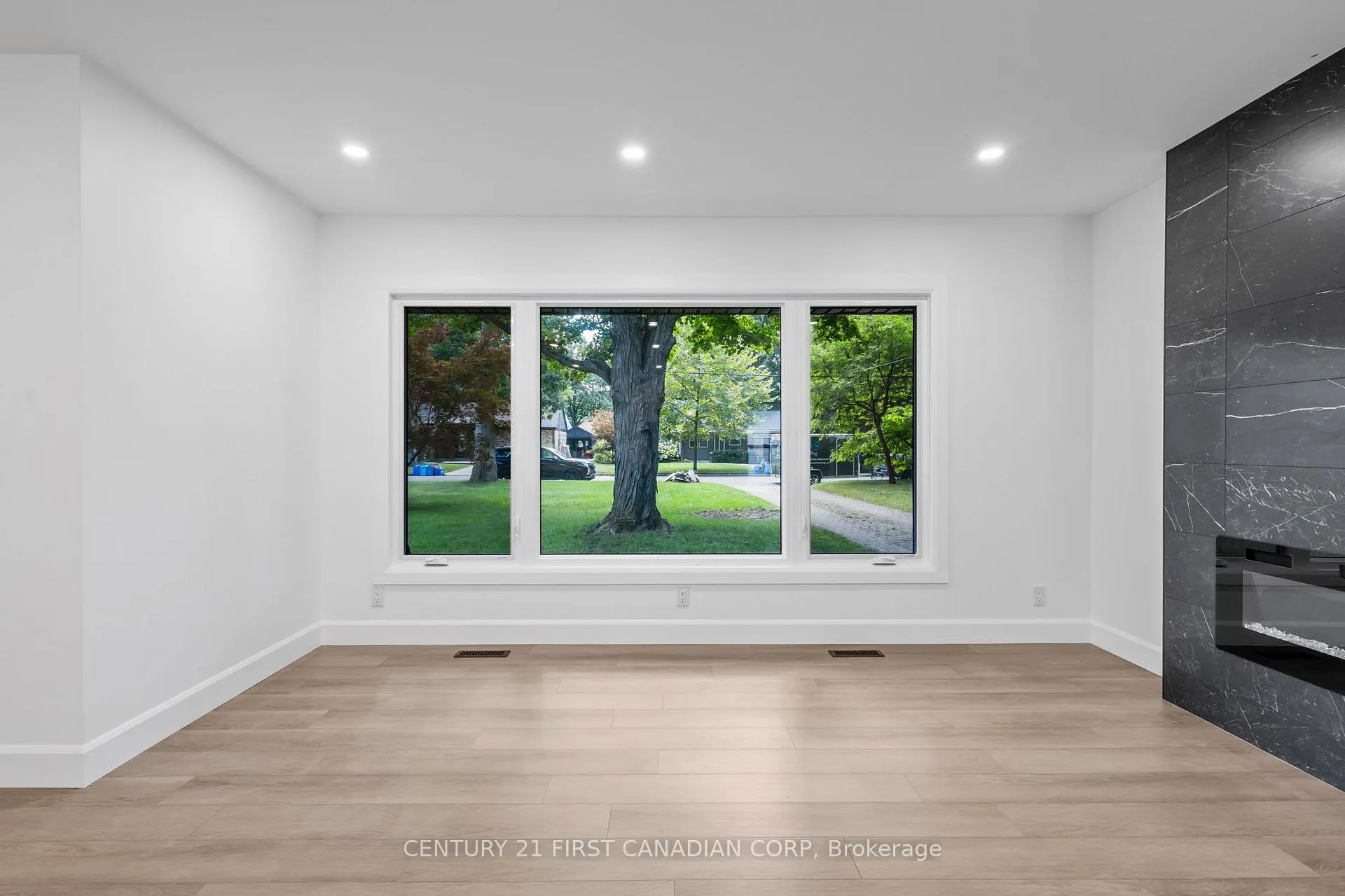 Photo 10 of 32 Braemar Crescent, London, North N — HOMEH