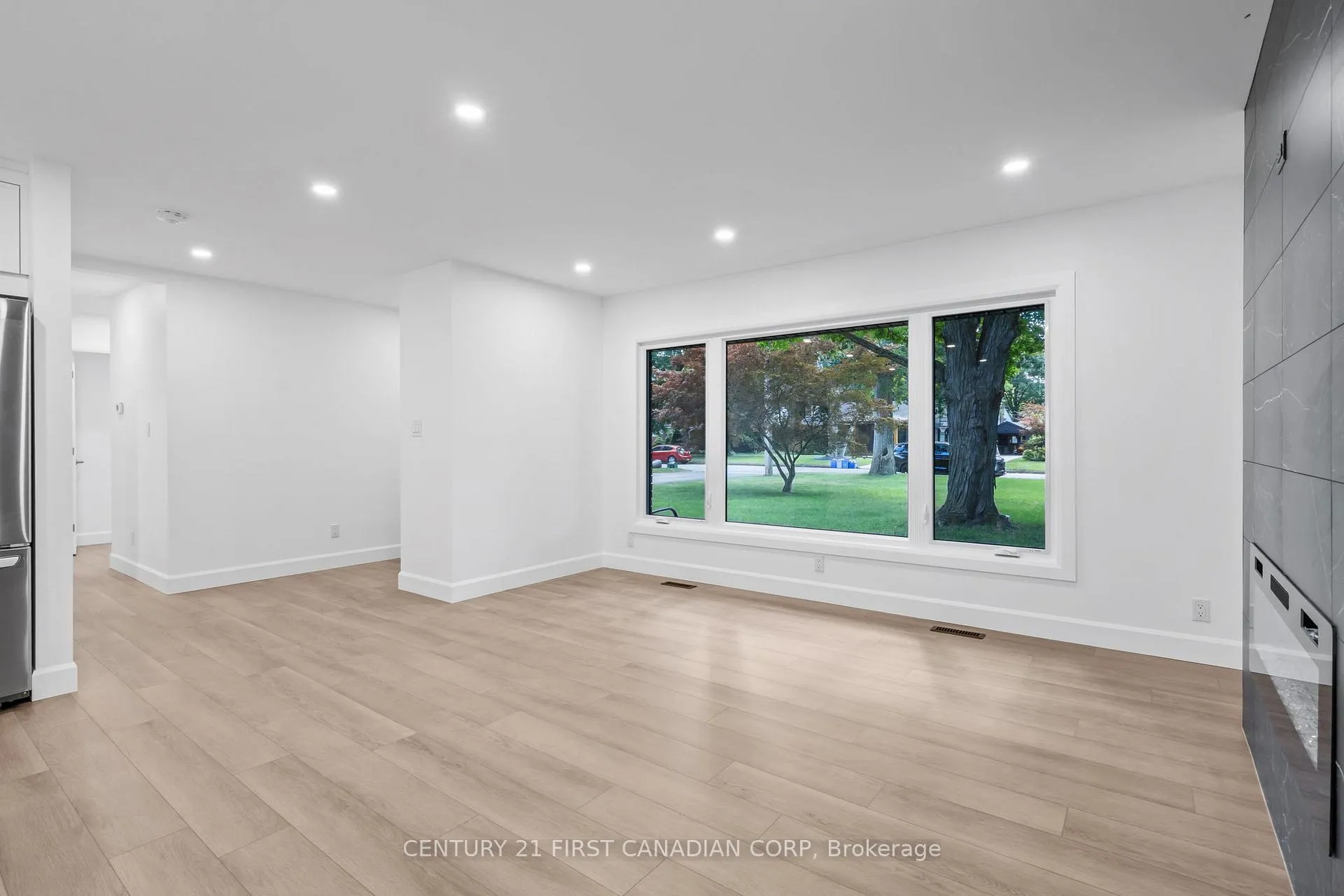 Photo 11 of 32 Braemar Crescent, London, North N — HOMEH