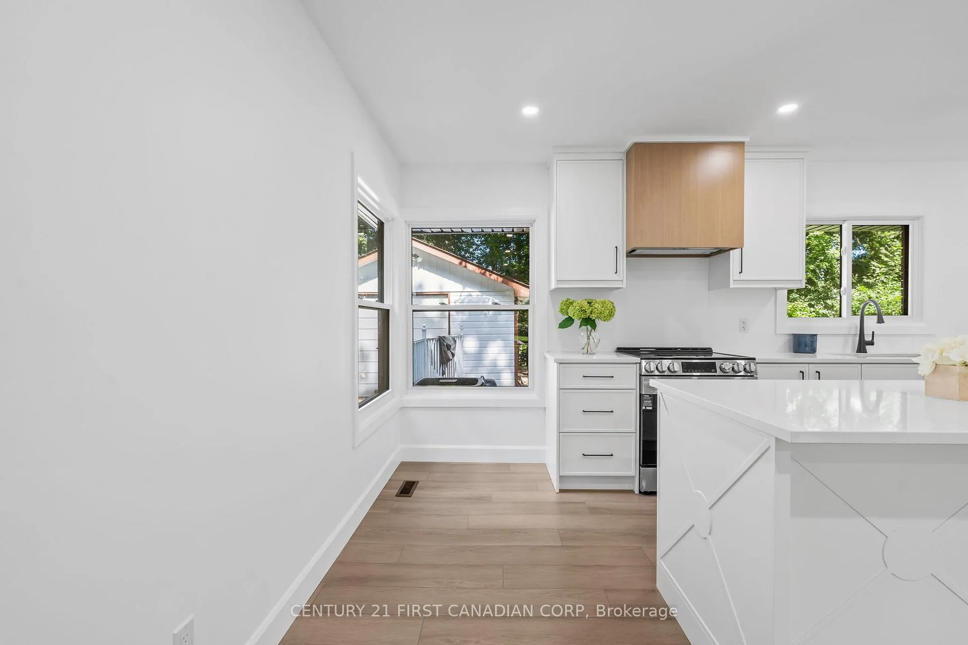 Photo 17 of 32 Braemar Crescent, London, North N — HOMEH