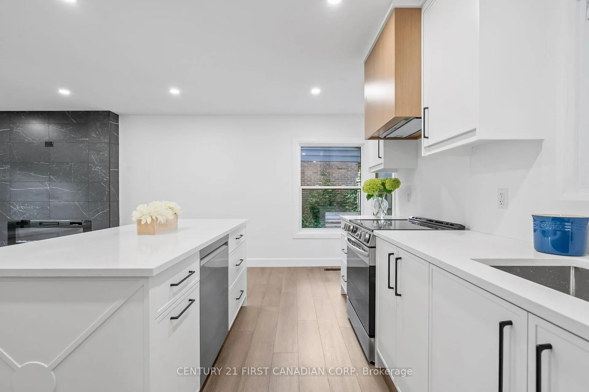 Photo 19 of 32 Braemar Crescent, London, North N — HOMEH