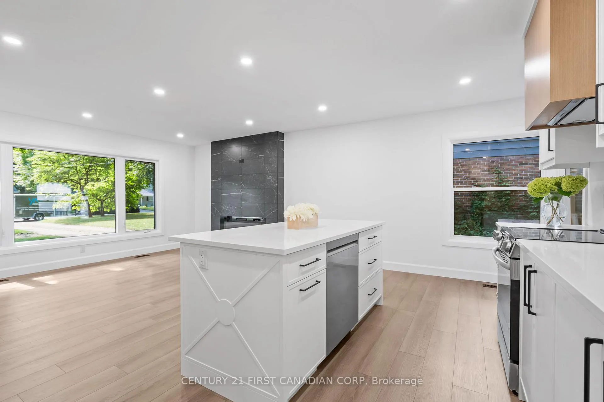 Photo 20 of 32 Braemar Crescent, London, North N — HOMEH