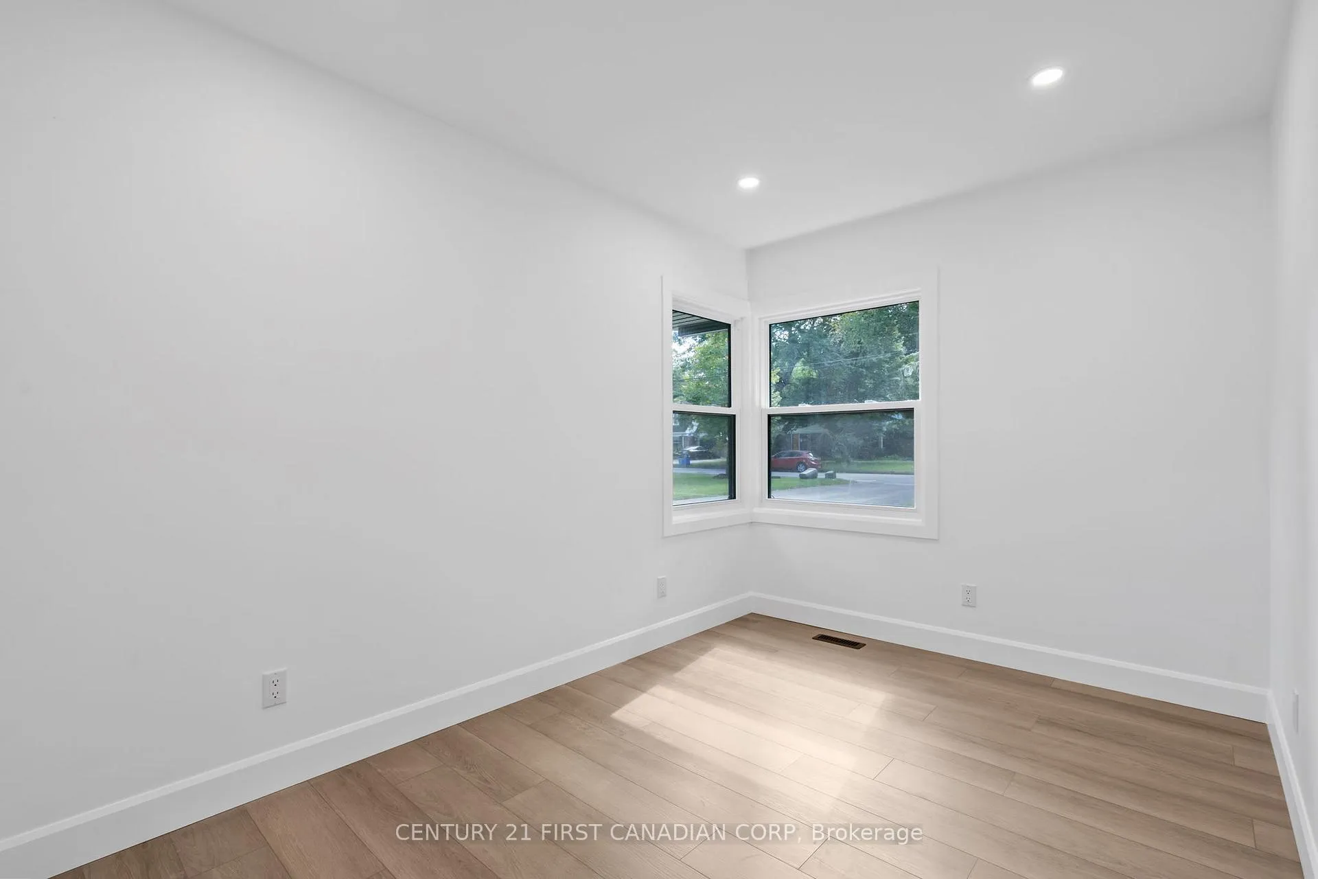 Photo 25 of 32 Braemar Crescent, London, North N — HOMEH