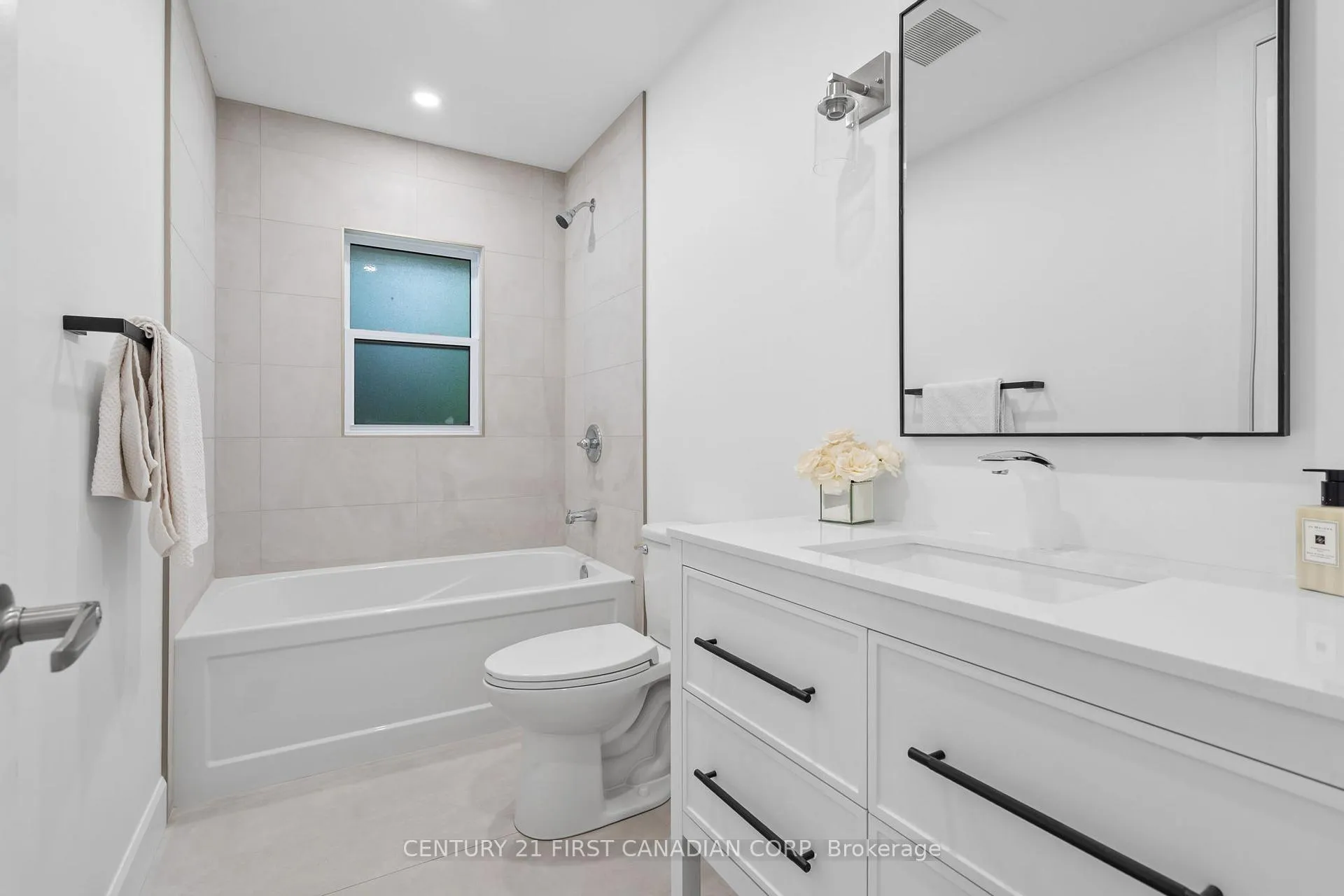 Photo 29 of 32 Braemar Crescent, London, North N — HOMEH