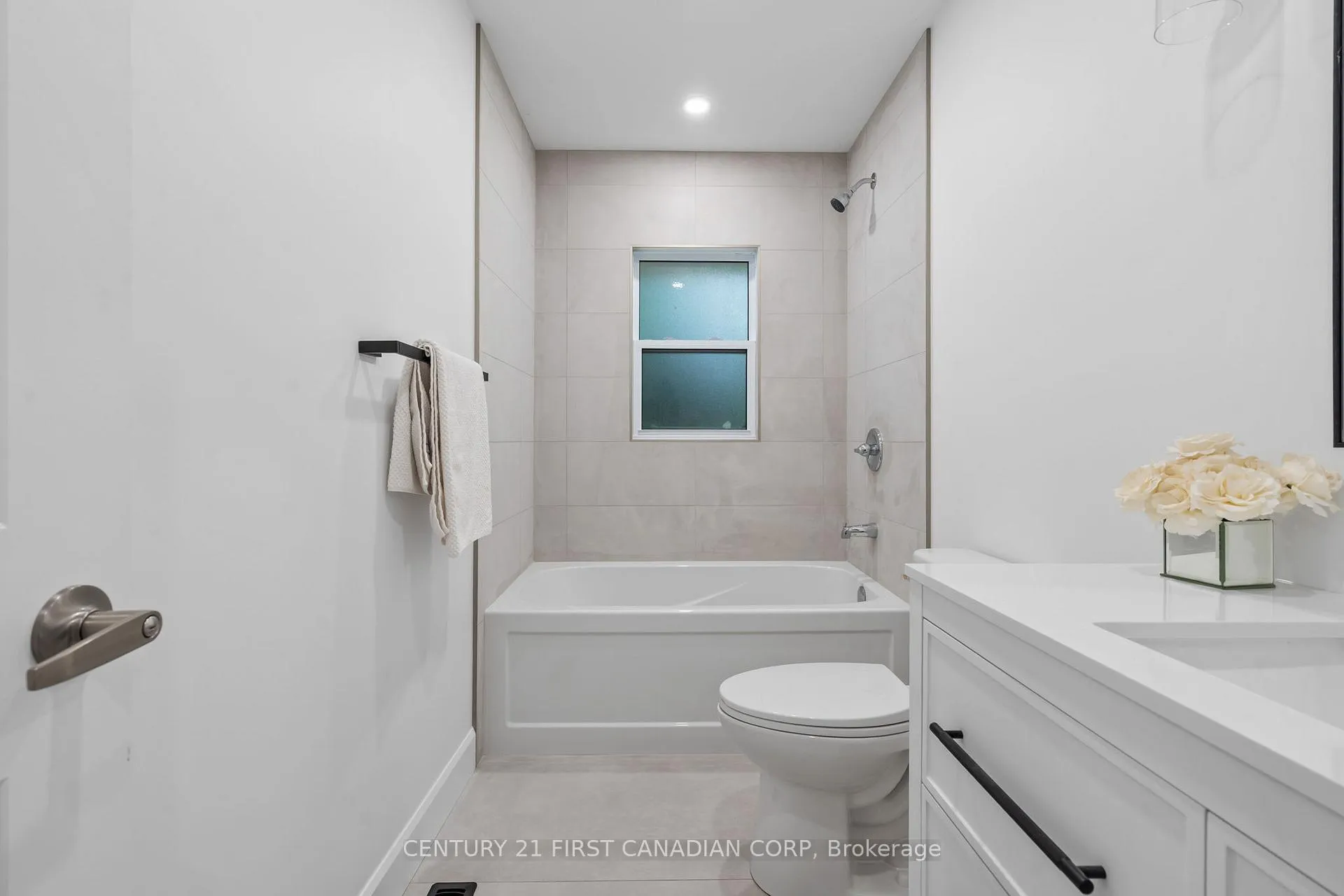 Photo 30 of 32 Braemar Crescent, London, North N — HOMEH