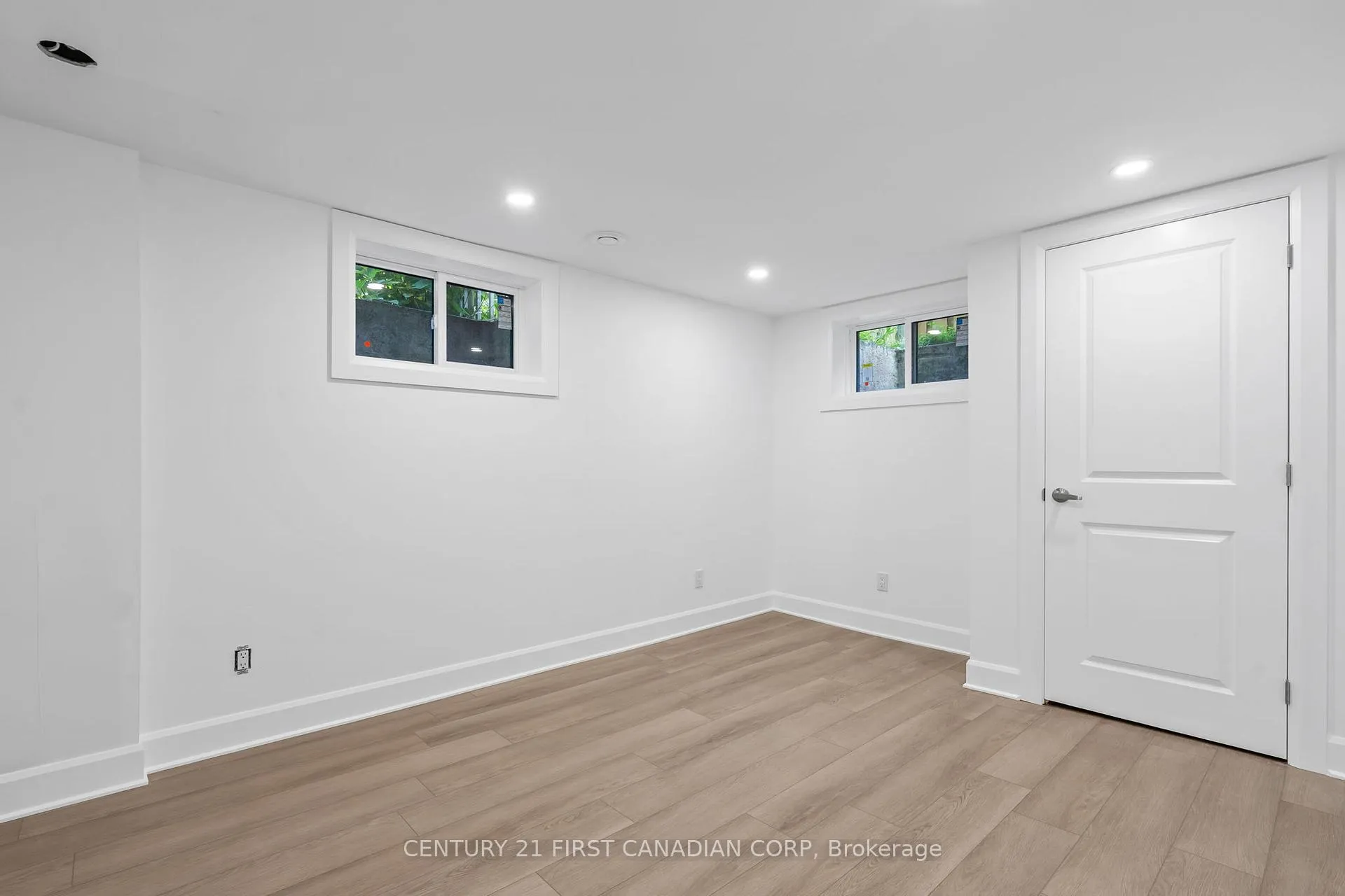 Photo 38 of 32 Braemar Crescent, London, North N — HOMEH