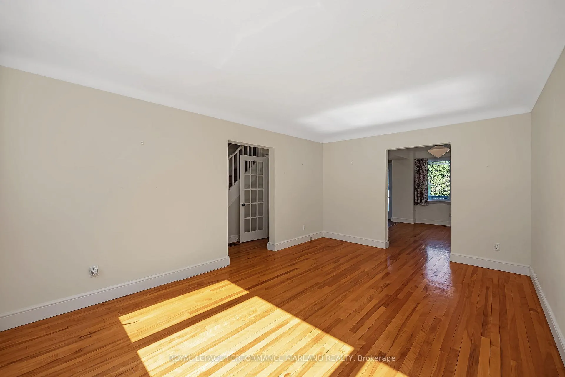 Photo 3 of 2064 Blossom Drive, Ottawa, Applewood Acres — HOMEH