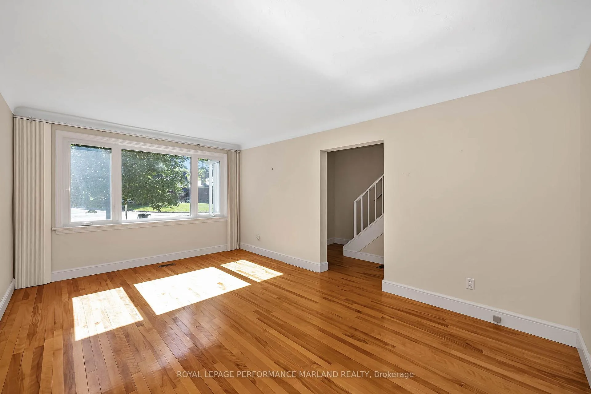 Photo 5 of 2064 Blossom Drive, Ottawa, Applewood Acres — HOMEH