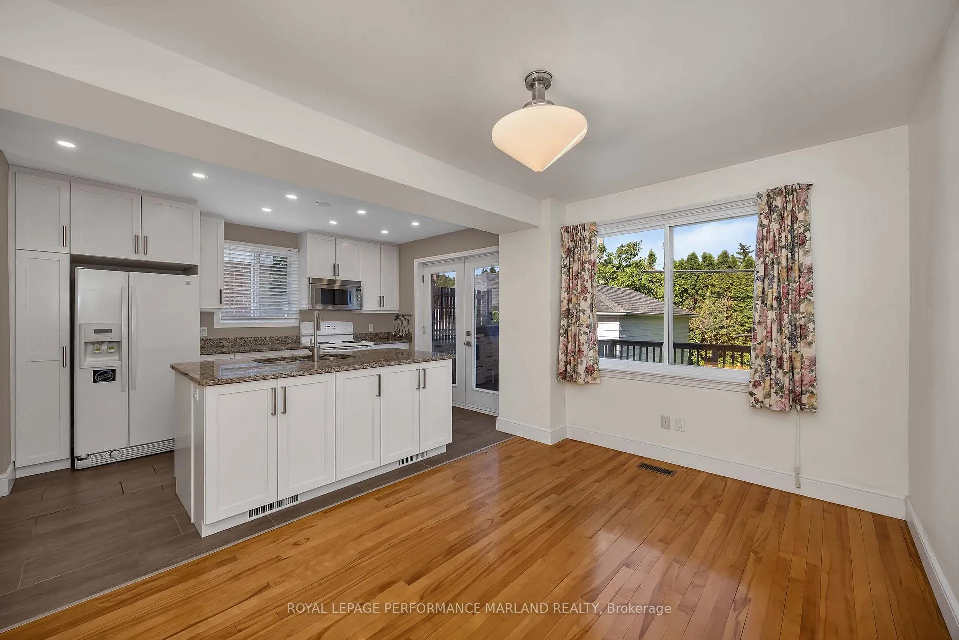 Photo 7 of 2064 Blossom Drive, Ottawa, Applewood Acres — HOMEH