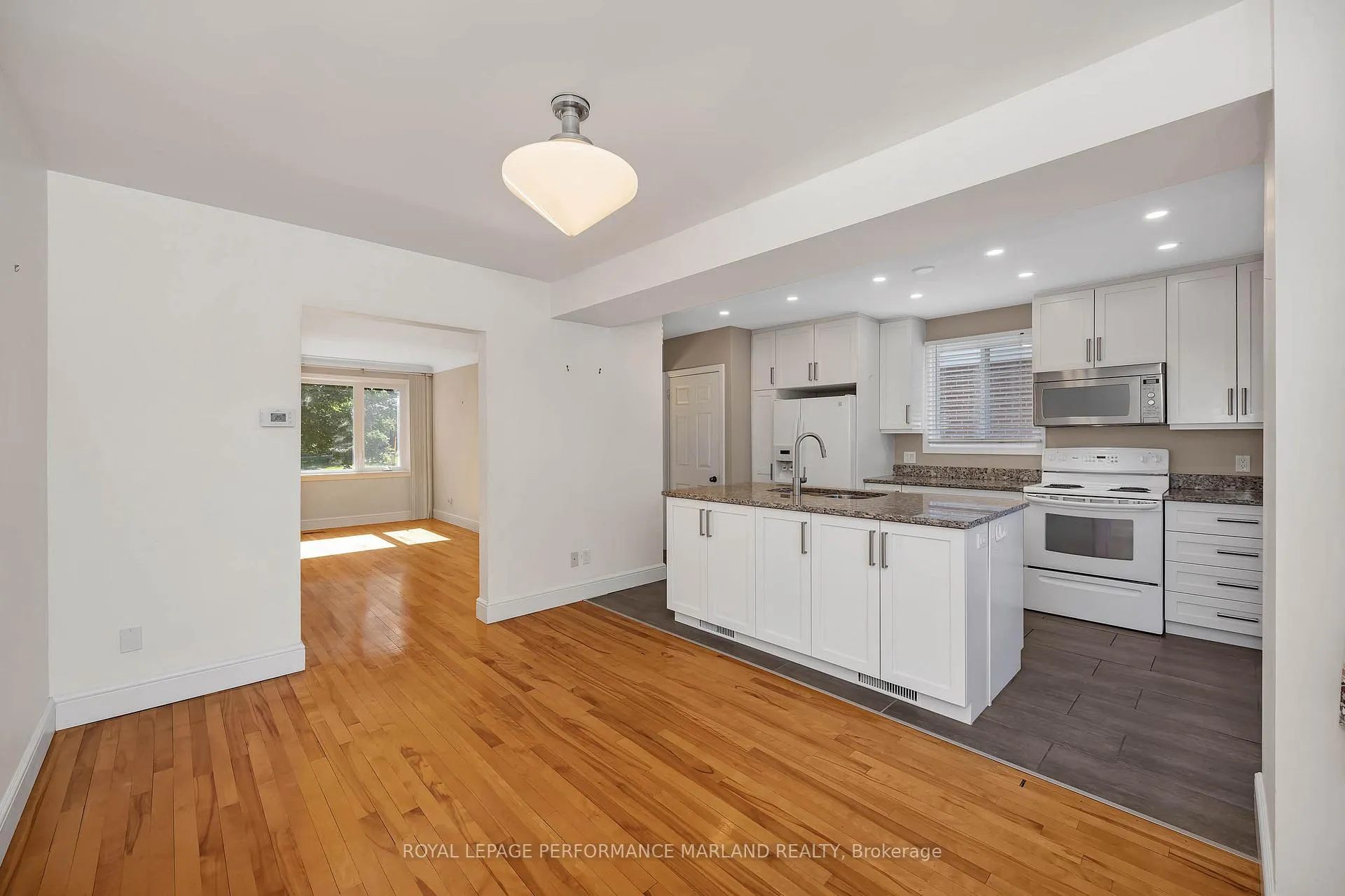 Photo 8 of 2064 Blossom Drive, Ottawa, Applewood Acres — HOMEH