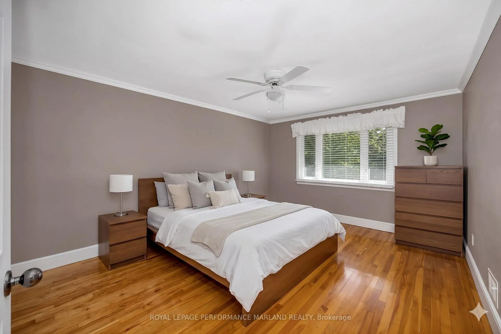 Photo 14 of 2064 Blossom Drive, Ottawa, Applewood Acres — HOMEH
