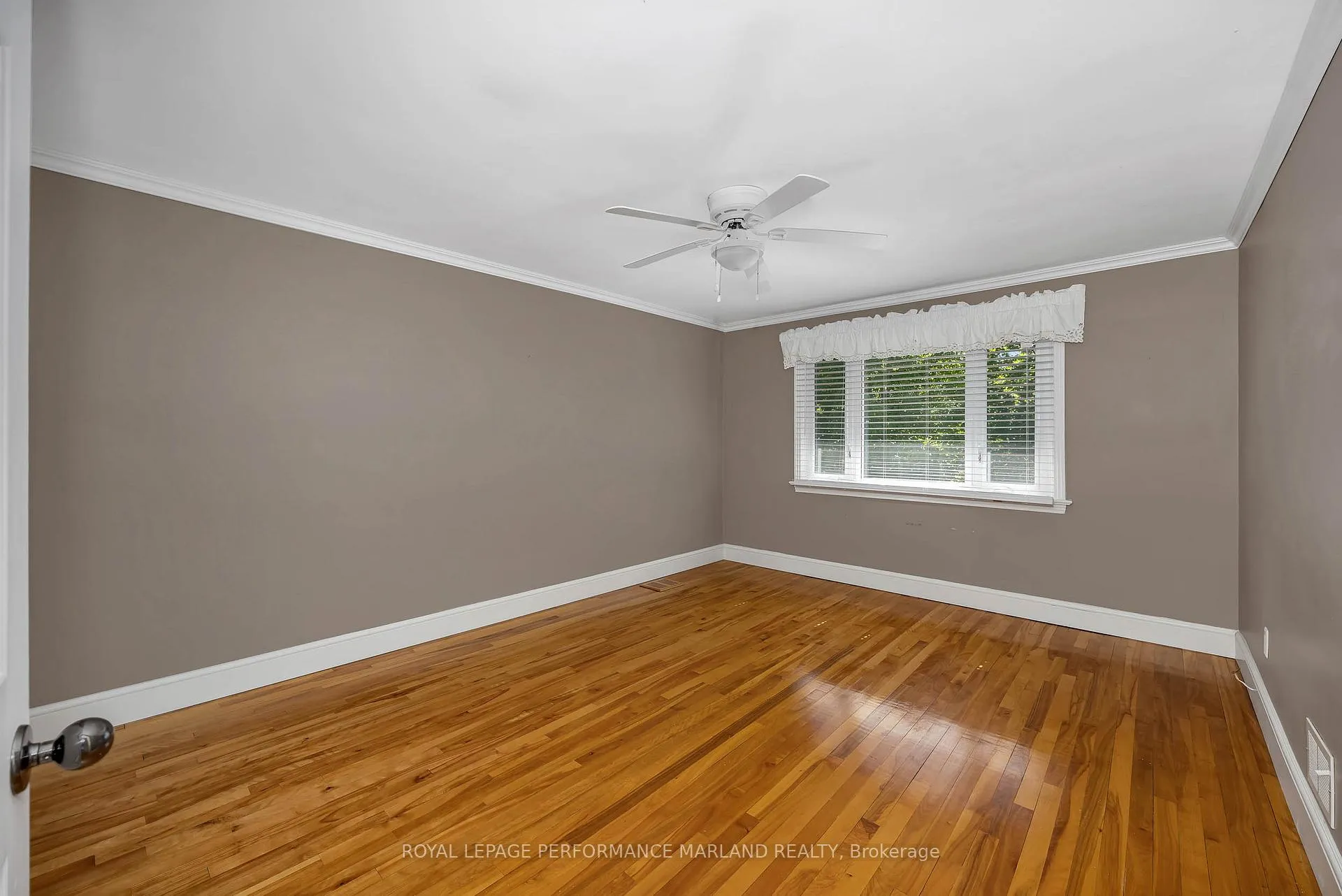 Photo 15 of 2064 Blossom Drive, Ottawa, Applewood Acres — HOMEH