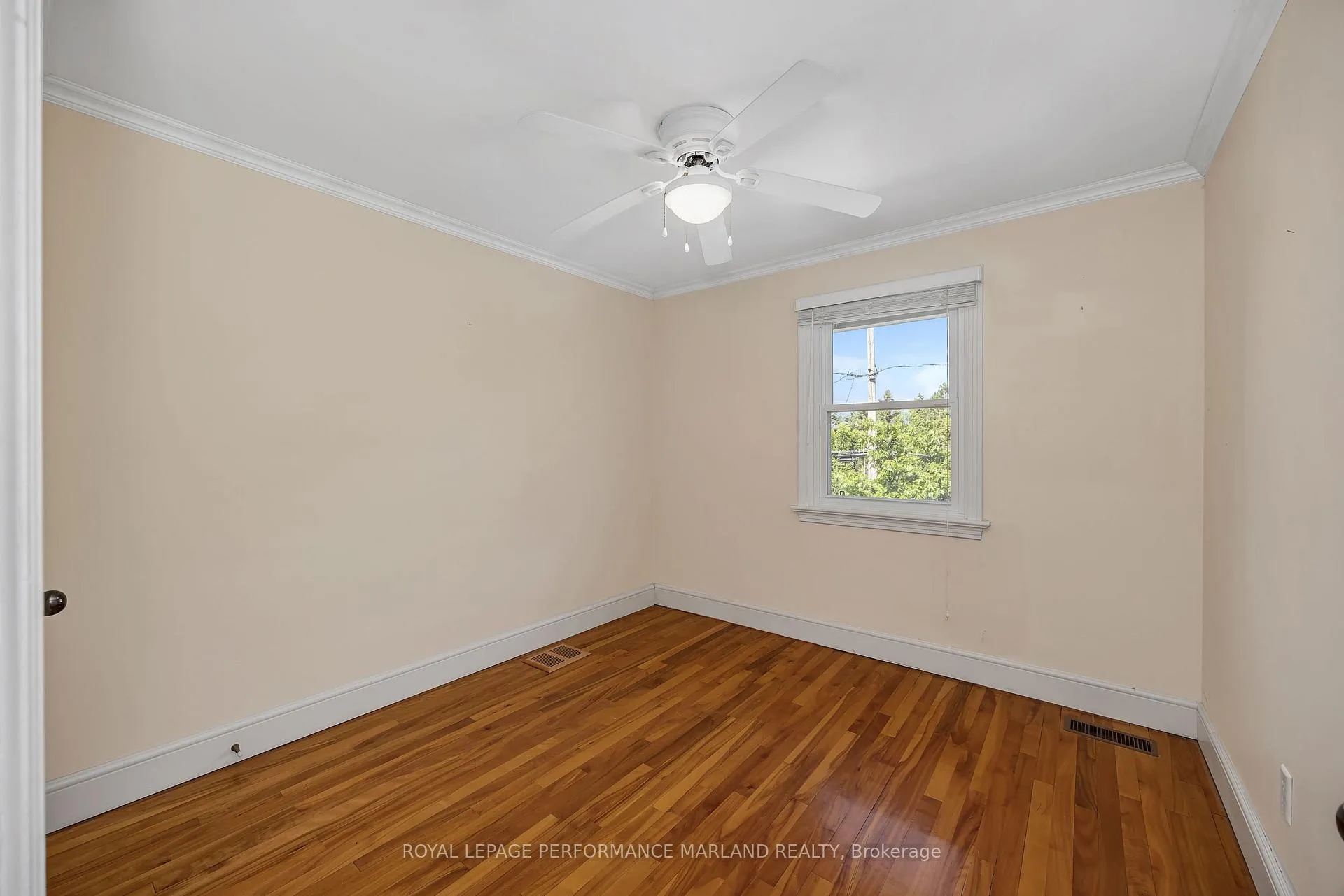 Photo 18 of 2064 Blossom Drive, Ottawa, Applewood Acres — HOMEH