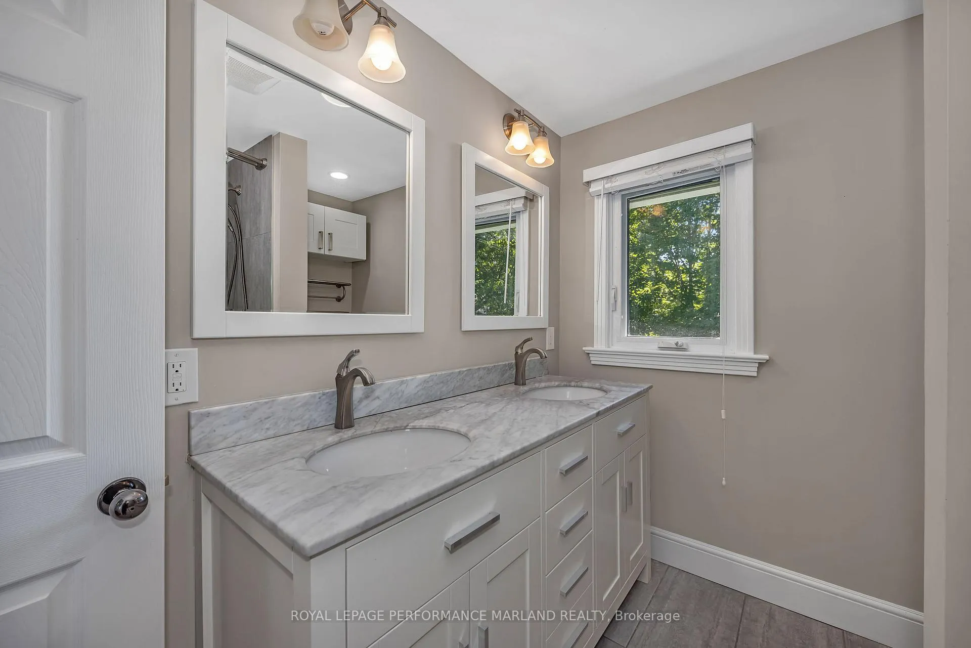 Photo 21 of 2064 Blossom Drive, Ottawa, Applewood Acres — HOMEH